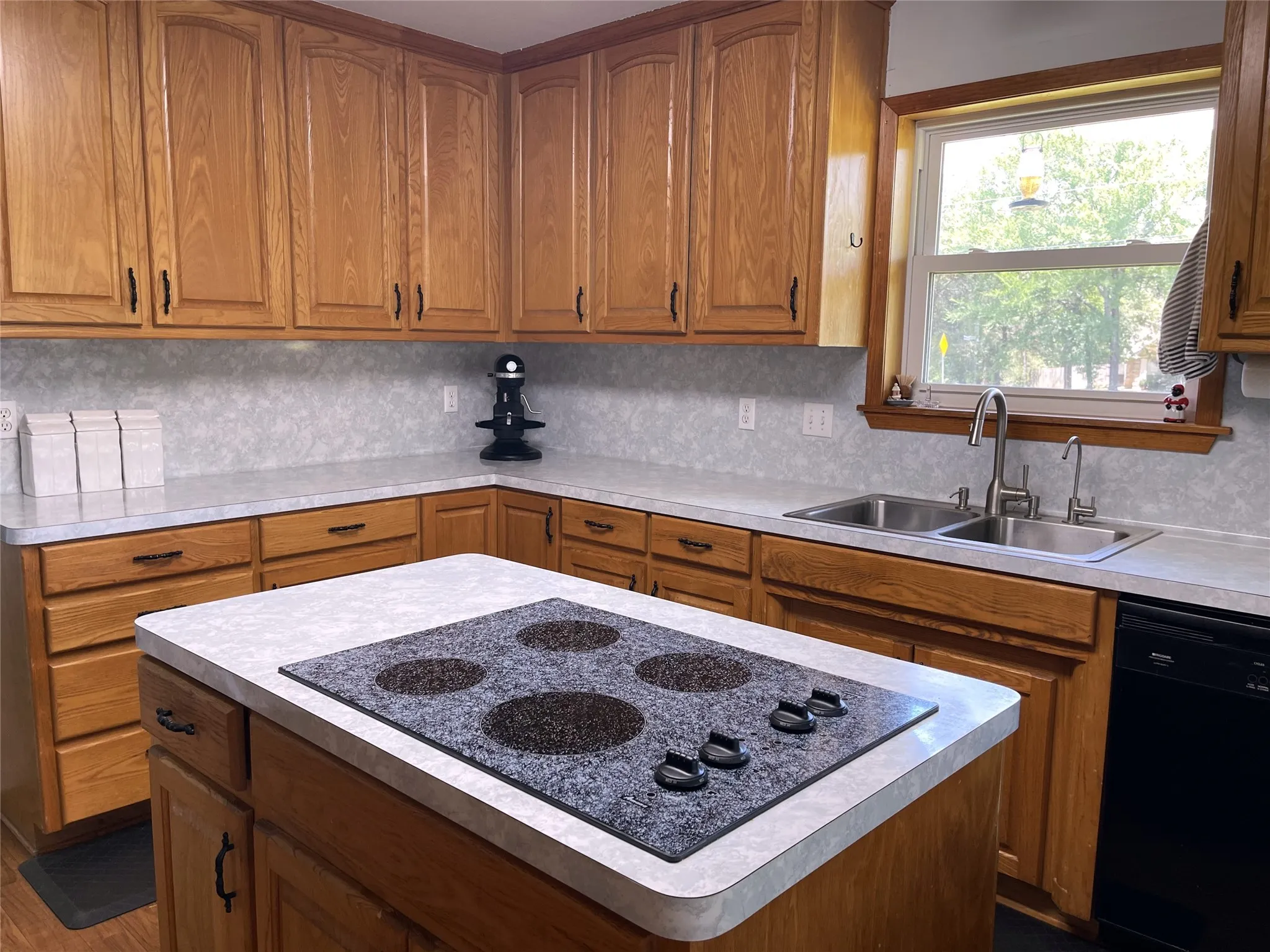 Single Family Residence For Sale in Freestone County , 141 Fm 27 W, Fairfield, Texas 75840, 2 Bedroom, 2 Bathroom, 2 Garage spaces, 2,013 Sqft, built in 1999, mls#21284257, Real Estate Agent in Fairfield, Homes For Sale in Freestone county, Homes For Sale in Fairfield, Realtor in Fairfield Texas, Real Estate Brokerage Independent Realty Texas, Luminita Cordes Realtor