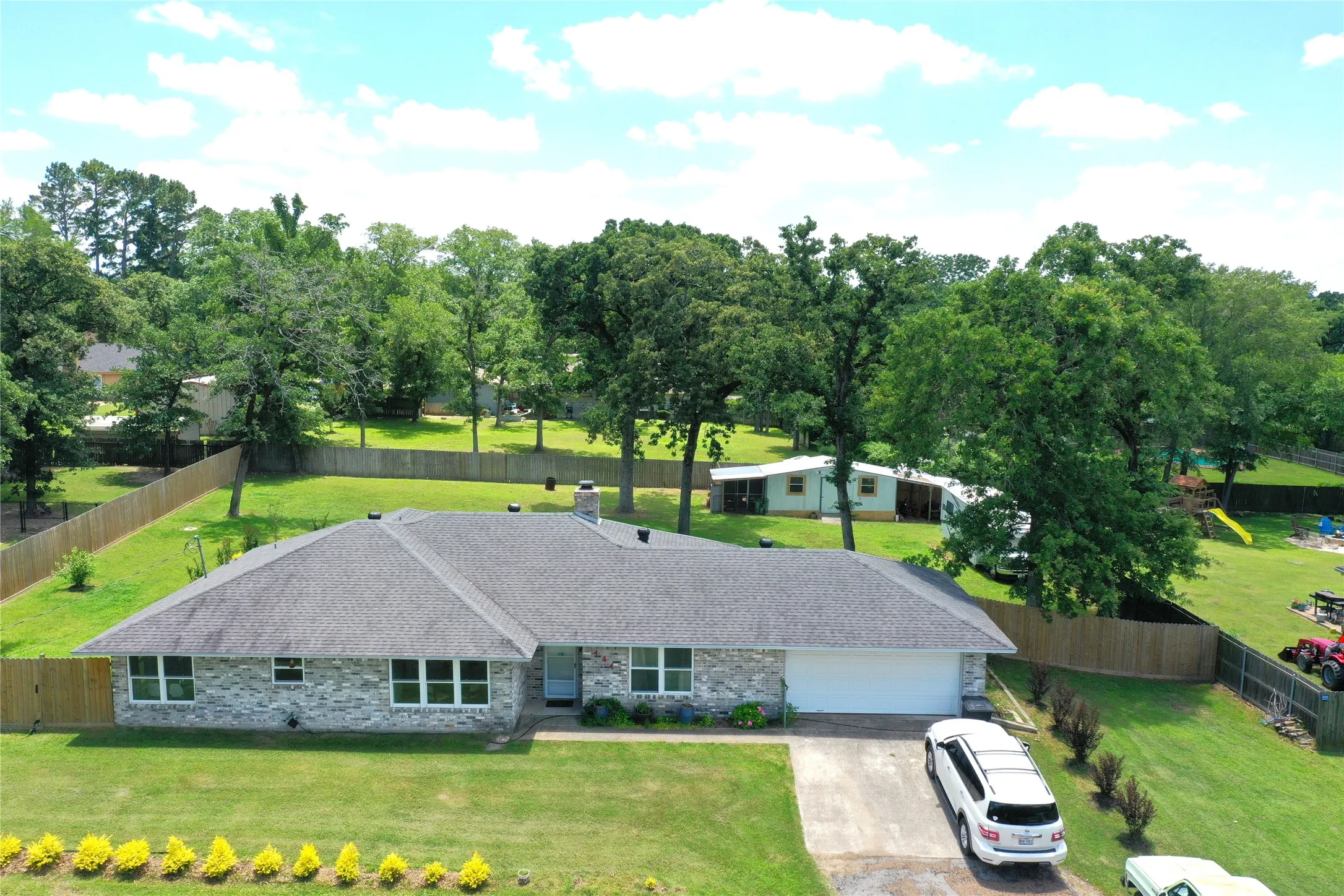 Single Family Residence For Sale in Freestone County , 141 Fm 27 W, Fairfield, Texas 75840, 2 Bedroom, 2 Bathroom, 2 Garage spaces, 2,013 Sqft, built in 1999, mls#21284257, Real Estate Agent in Fairfield, Homes For Sale in Freestone county, Homes For Sale in Fairfield, Realtor in Fairfield Texas, Real Estate Brokerage Independent Realty Texas, Luminita Cordes Realtor