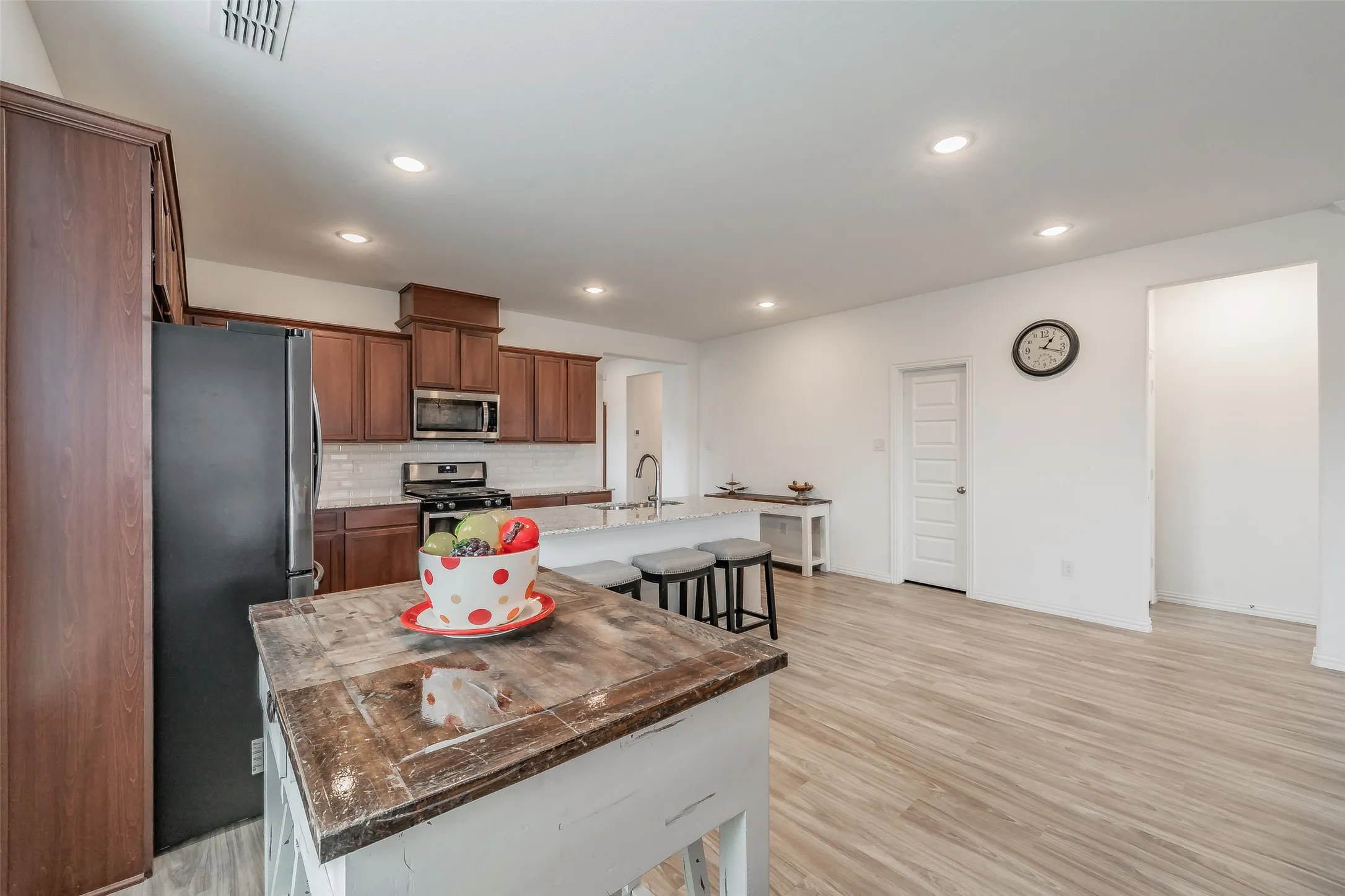 Single Family Residence For Sale in Denton County , 1446 White Water Way, Aubrey, Texas 76227, 4 Bedroom, 3 Bathroom, 3 Garage spaces, 2,214 Sqft, built in 2021, Price $439,000, mls#21277318, Real Estate Agent in Aubrey, Homes For Sale in Denton county, Homes For Sale in Aubrey, Realtor in Aubrey Texas, Real Estate Brokerage Independent Realty Texas, Luminita Cordes Realtor