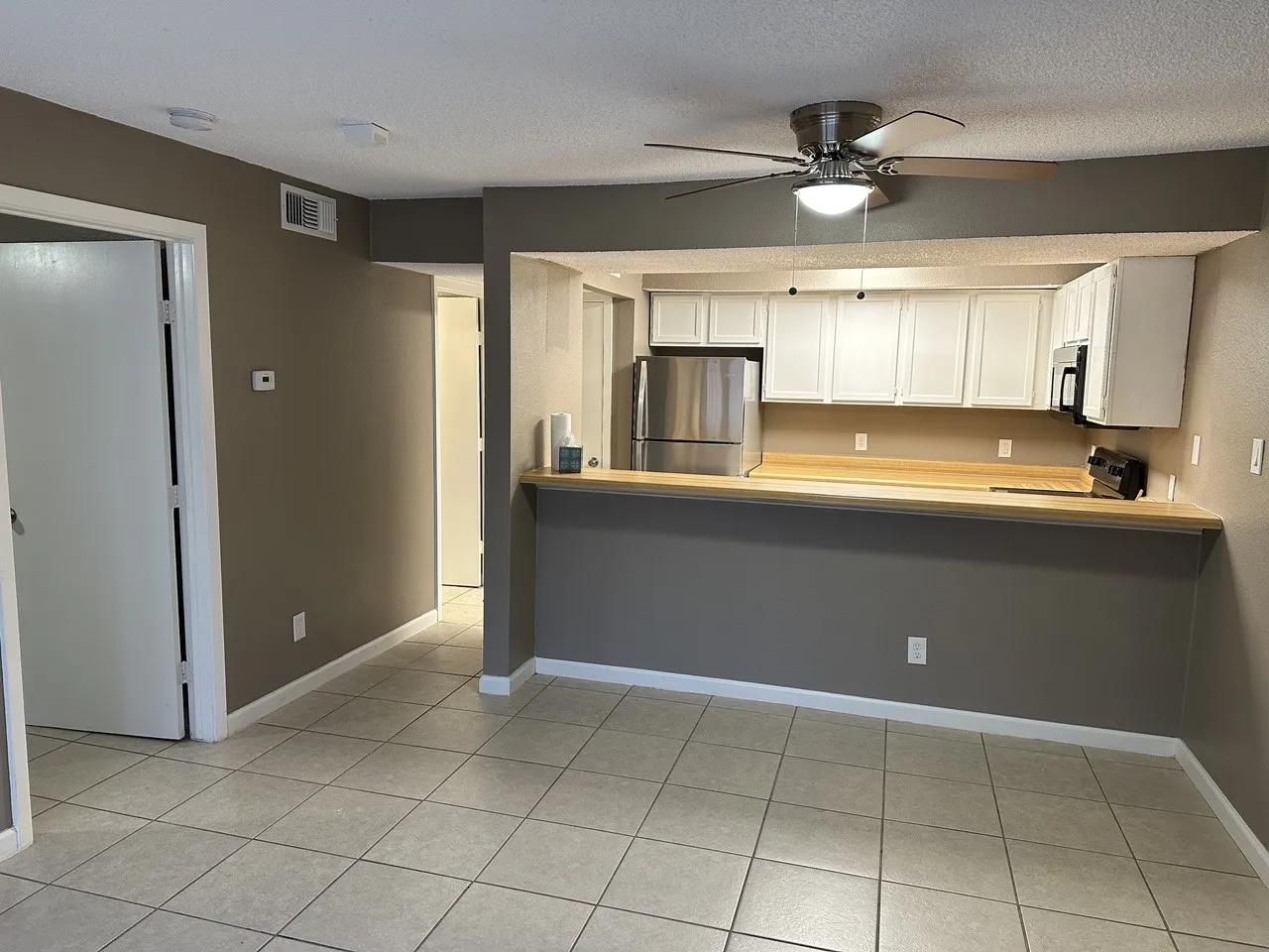 Condominium For Sale in Dallas County , 6108 Abrams Road 107, Dallas, Texas 75231, 1 Bedroom, 1 Bathroom, Garage spaces, 600 Sqft, built in 2005, Price $110,000, mls#21292018, Real Estate Agent in Dallas, Homes For Sale in Dallas county, Homes For Sale in Dallas, Realtor in Dallas Texas, Real Estate Brokerage Independent Realty Texas, Luminita Cordes Realtor