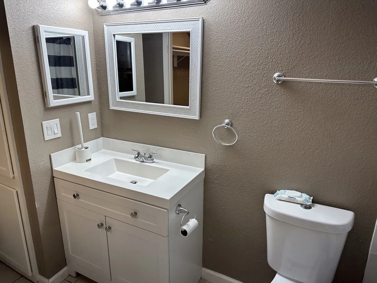 Condominium For Sale in Dallas County , 6108 Abrams Road 107, Dallas, Texas 75231, 1 Bedroom, 1 Bathroom, Garage spaces, 600 Sqft, built in 2005, Price $110,000, mls#21292018, Real Estate Agent in Dallas, Homes For Sale in Dallas county, Homes For Sale in Dallas, Realtor in Dallas Texas, Real Estate Brokerage Independent Realty Texas, Luminita Cordes Realtor