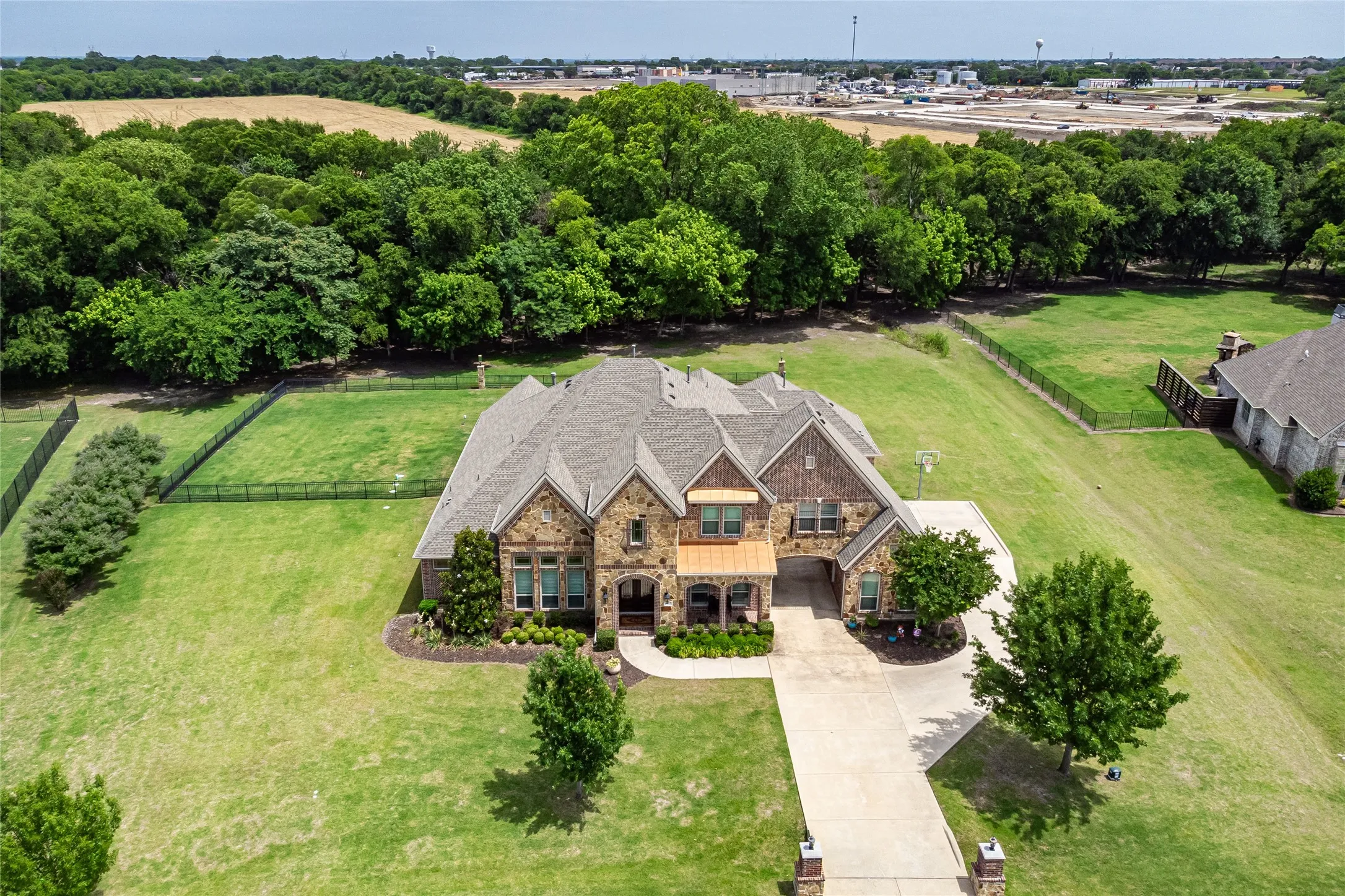 Single Family Residence For Sale in Collin County , 1615 Sara Cove, Lucas, Texas 75002, 5 Bedroom, 5 Bathroom, 3 Garage spaces, 4,662 Sqft, built in 2017, mls#21288132, Real Estate Agent in Lucas, Homes For Sale in Collin county, Homes For Sale in Lucas, Realtor in Lucas Texas, Real Estate Brokerage Independent Realty Texas, Luminita Cordes Realtor