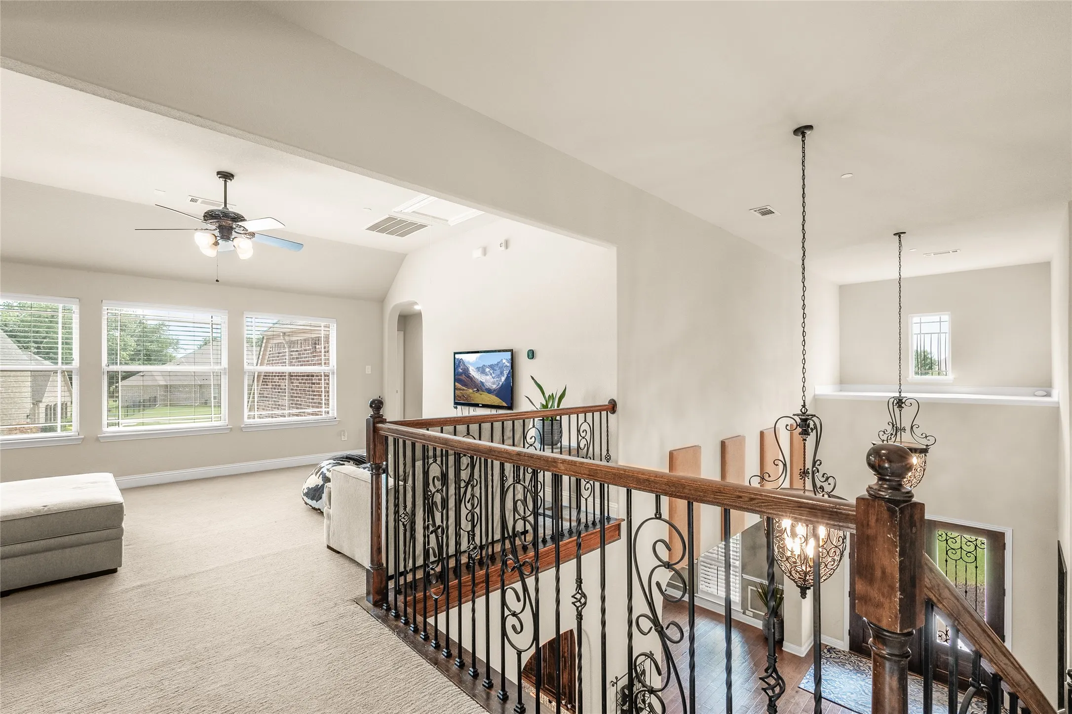 Single Family Residence For Sale in Collin County , 1615 Sara Cove, Lucas, Texas 75002, 5 Bedroom, 5 Bathroom, 3 Garage spaces, 4,662 Sqft, built in 2017, mls#21288132, Real Estate Agent in Lucas, Homes For Sale in Collin county, Homes For Sale in Lucas, Realtor in Lucas Texas, Real Estate Brokerage Independent Realty Texas, Luminita Cordes Realtor