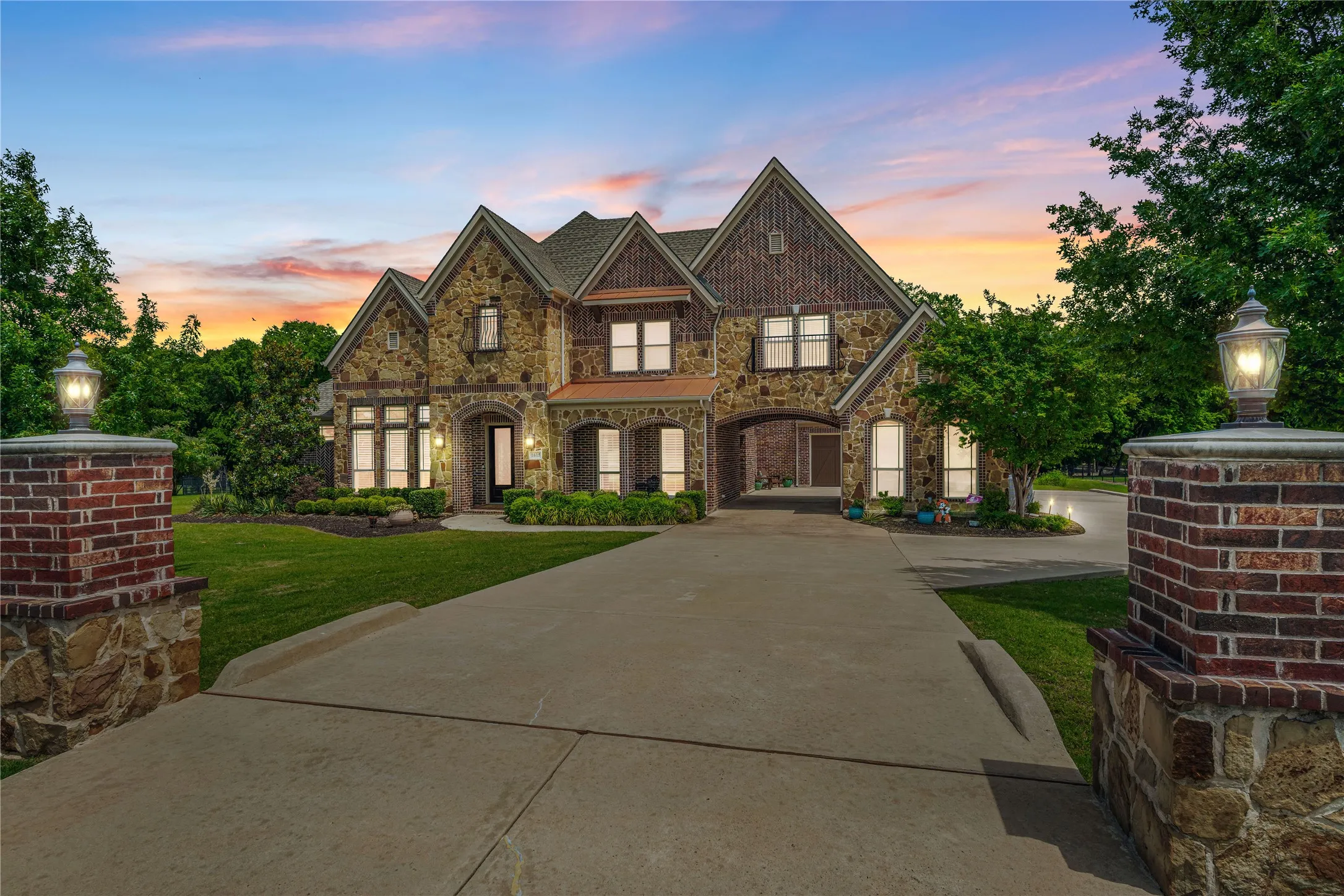 Single Family Residence For Sale in Collin County , 1615 Sara Cove, Lucas, Texas 75002, 5 Bedroom, 5 Bathroom, 3 Garage spaces, 4,662 Sqft, built in 2017, mls#21288132, Real Estate Agent in Lucas, Homes For Sale in Collin county, Homes For Sale in Lucas, Realtor in Lucas Texas, Real Estate Brokerage Independent Realty Texas, Luminita Cordes Realtor