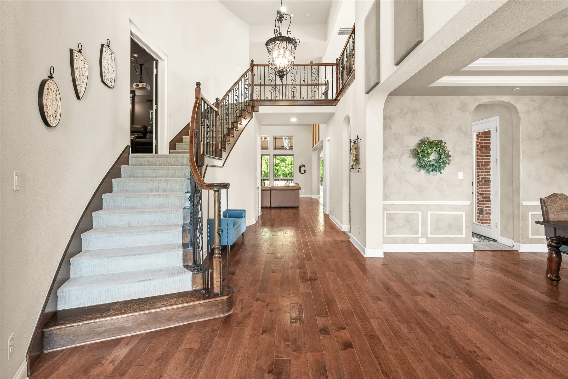 Exceptional grand entrance