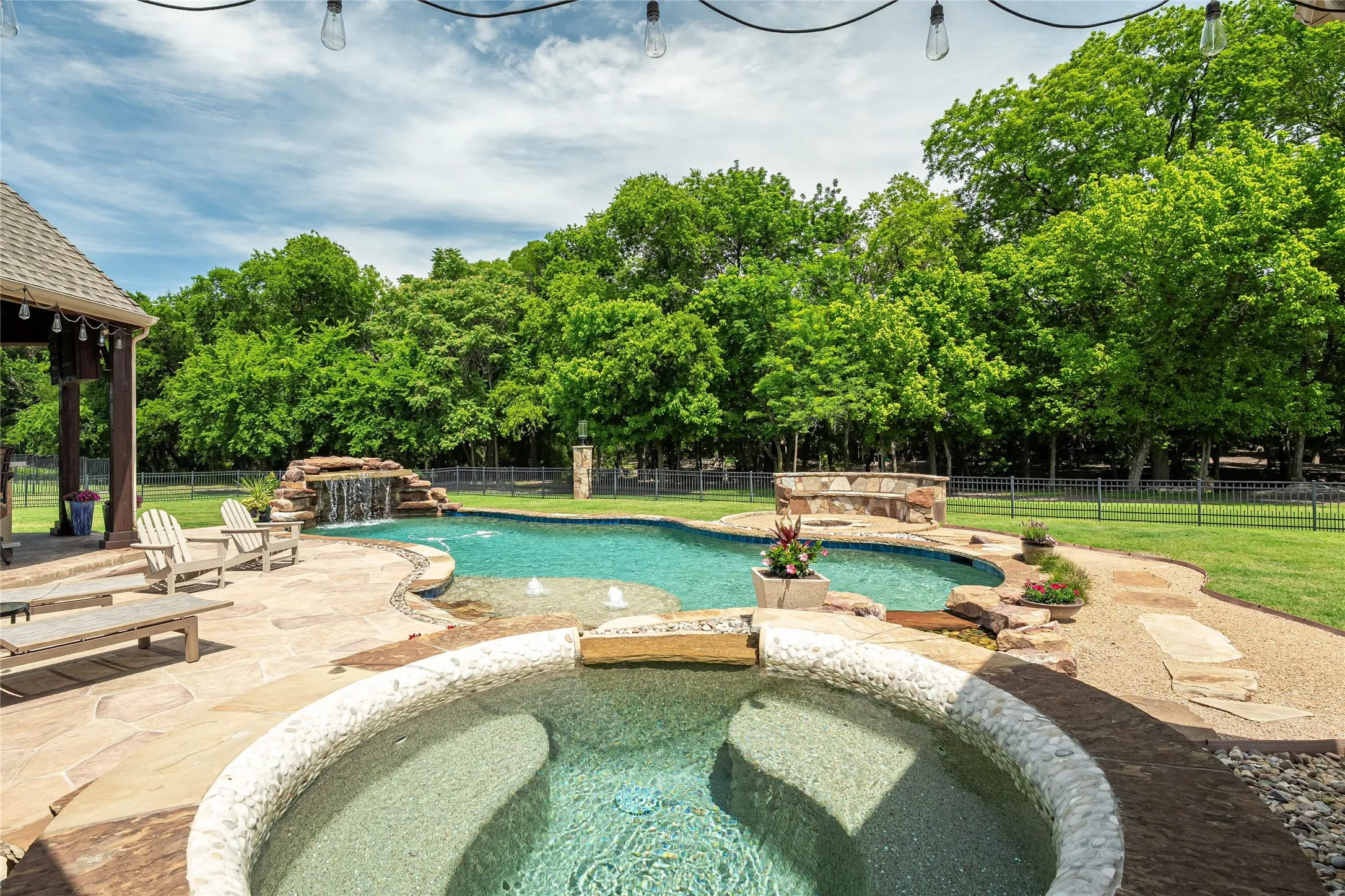 Pool & hot tub