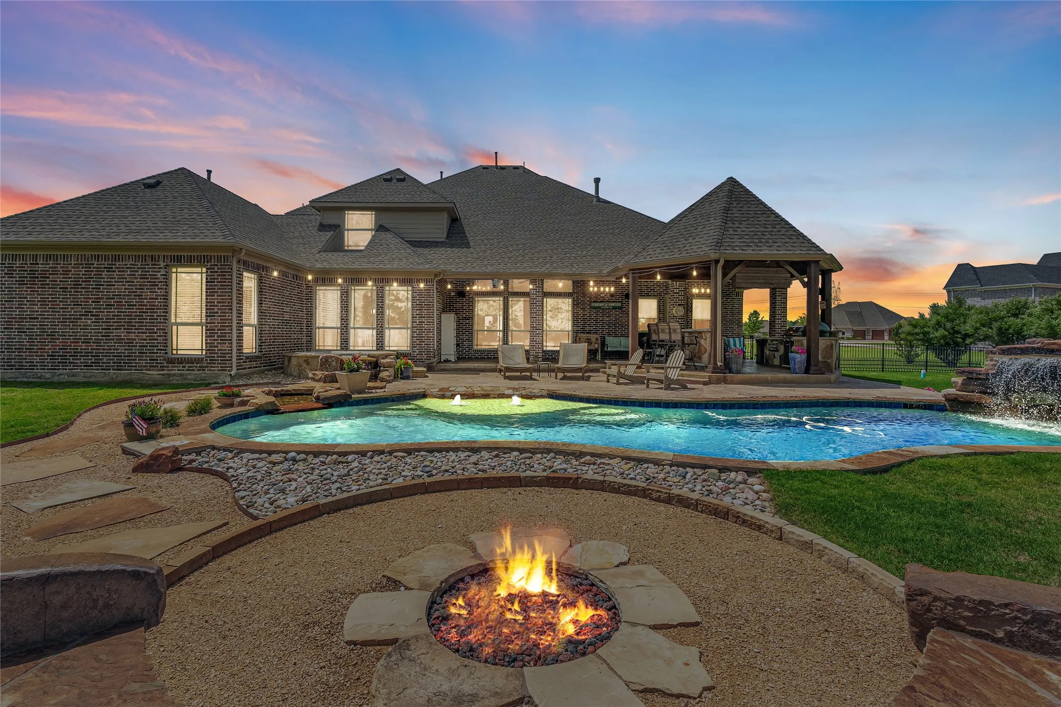 Single Family Residence For Sale in Collin County , 1615 Sara Cove, Lucas, Texas 75002, 5 Bedroom, 5 Bathroom, 3 Garage spaces, 4,662 Sqft, built in 2017, mls#21288132, Real Estate Agent in Lucas, Homes For Sale in Collin county, Homes For Sale in Lucas, Realtor in Lucas Texas, Real Estate Brokerage Independent Realty Texas, Luminita Cordes Realtor