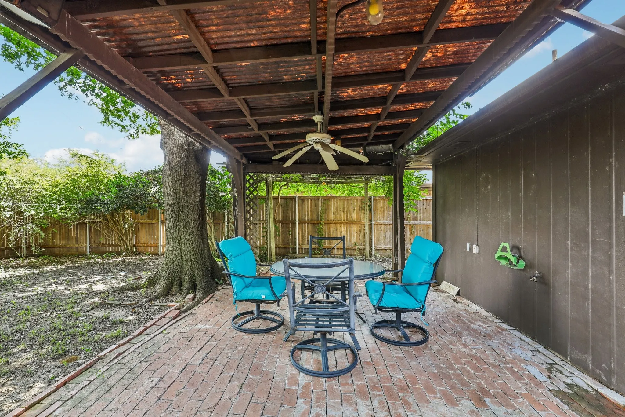 Single Family Residence For Sale in Dallas County , 113 E Bancroft Drive, Garland, Texas 75040, 3 Bedroom, 2 Bathroom, 2 Garage spaces, 1,826 Sqft, built in 1984, mls#21290596, Real Estate Agent in Garland, Homes For Sale in Dallas county, Homes For Sale in Garland, Realtor in Garland Texas, Real Estate Brokerage Independent Realty Texas, Luminita Cordes Realtor
