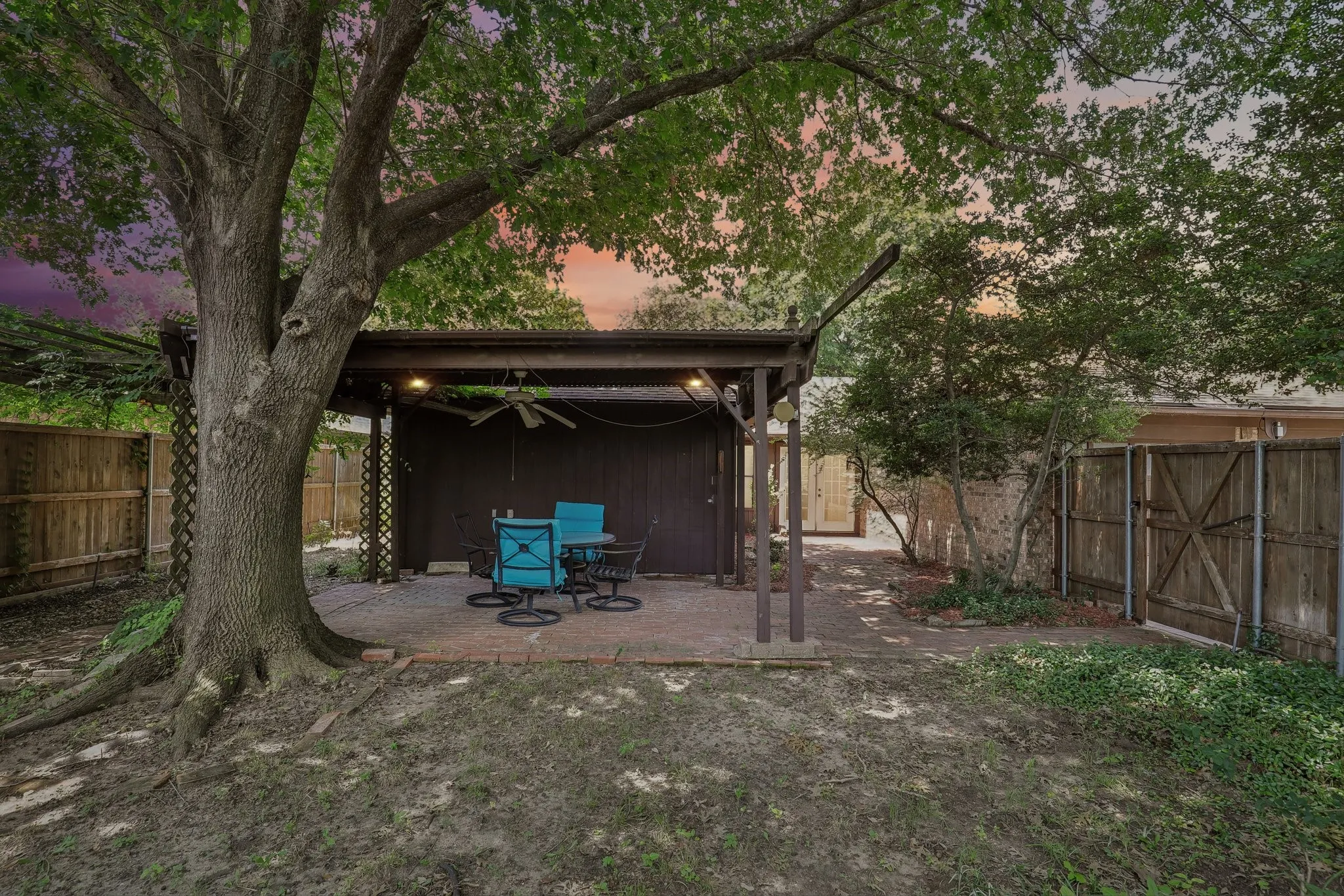 Single Family Residence For Sale in Dallas County , 113 E Bancroft Drive, Garland, Texas 75040, 3 Bedroom, 2 Bathroom, 2 Garage spaces, 1,826 Sqft, built in 1984, mls#21290596, Real Estate Agent in Garland, Homes For Sale in Dallas county, Homes For Sale in Garland, Realtor in Garland Texas, Real Estate Brokerage Independent Realty Texas, Luminita Cordes Realtor