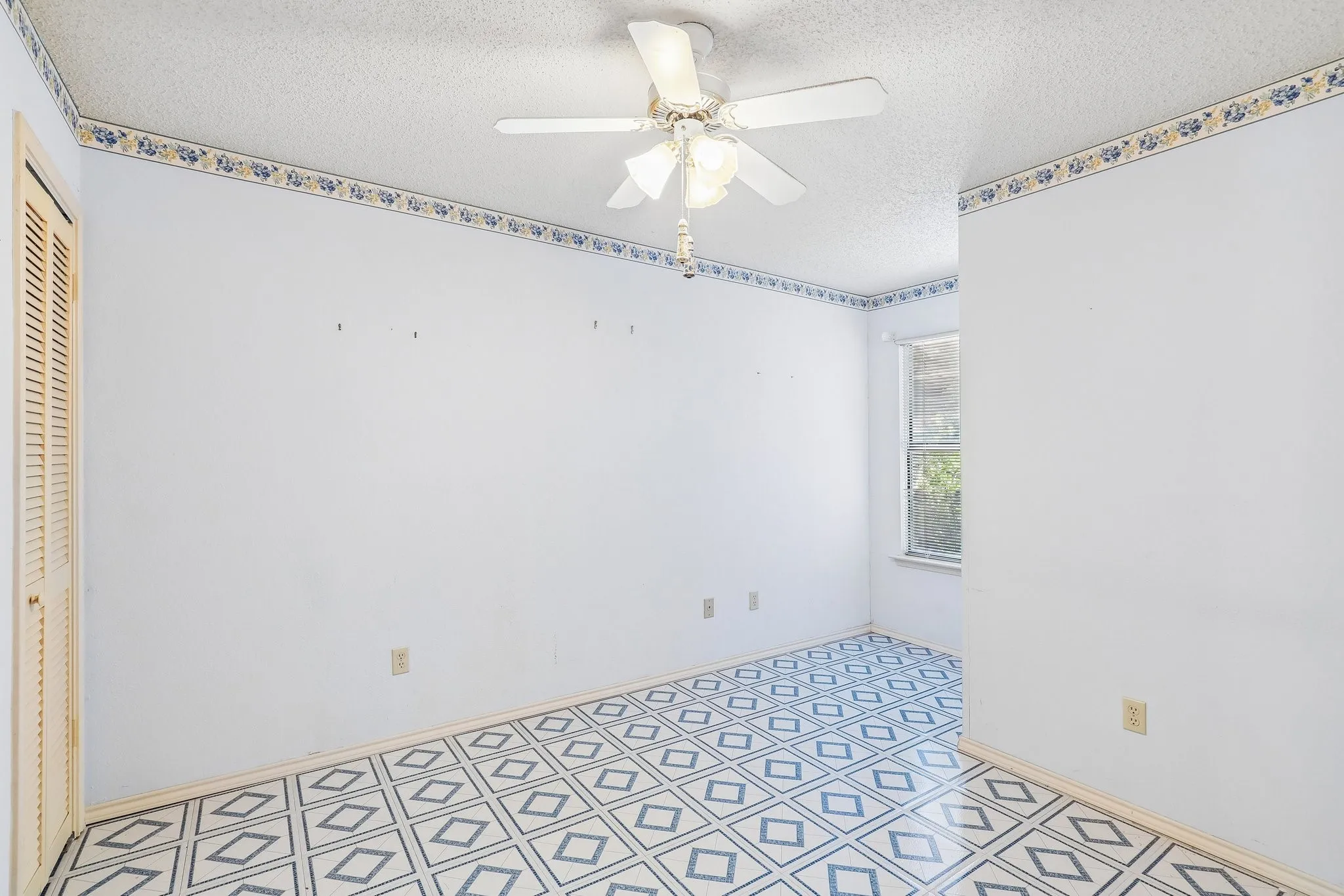 Single Family Residence For Sale in Dallas County , 113 E Bancroft Drive, Garland, Texas 75040, 3 Bedroom, 2 Bathroom, 2 Garage spaces, 1,826 Sqft, built in 1984, mls#21290596, Real Estate Agent in Garland, Homes For Sale in Dallas county, Homes For Sale in Garland, Realtor in Garland Texas, Real Estate Brokerage Independent Realty Texas, Luminita Cordes Realtor