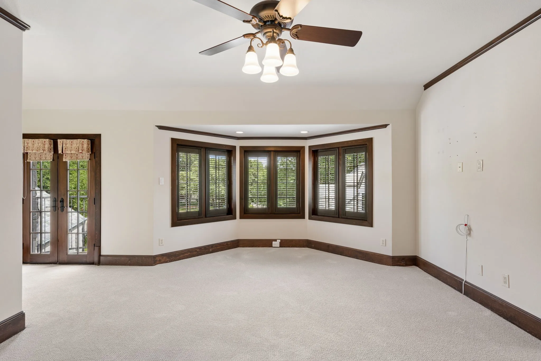 Second floor en-suite bedroom, with sitting room and large walk in closet.
This could be a second primary bedroom