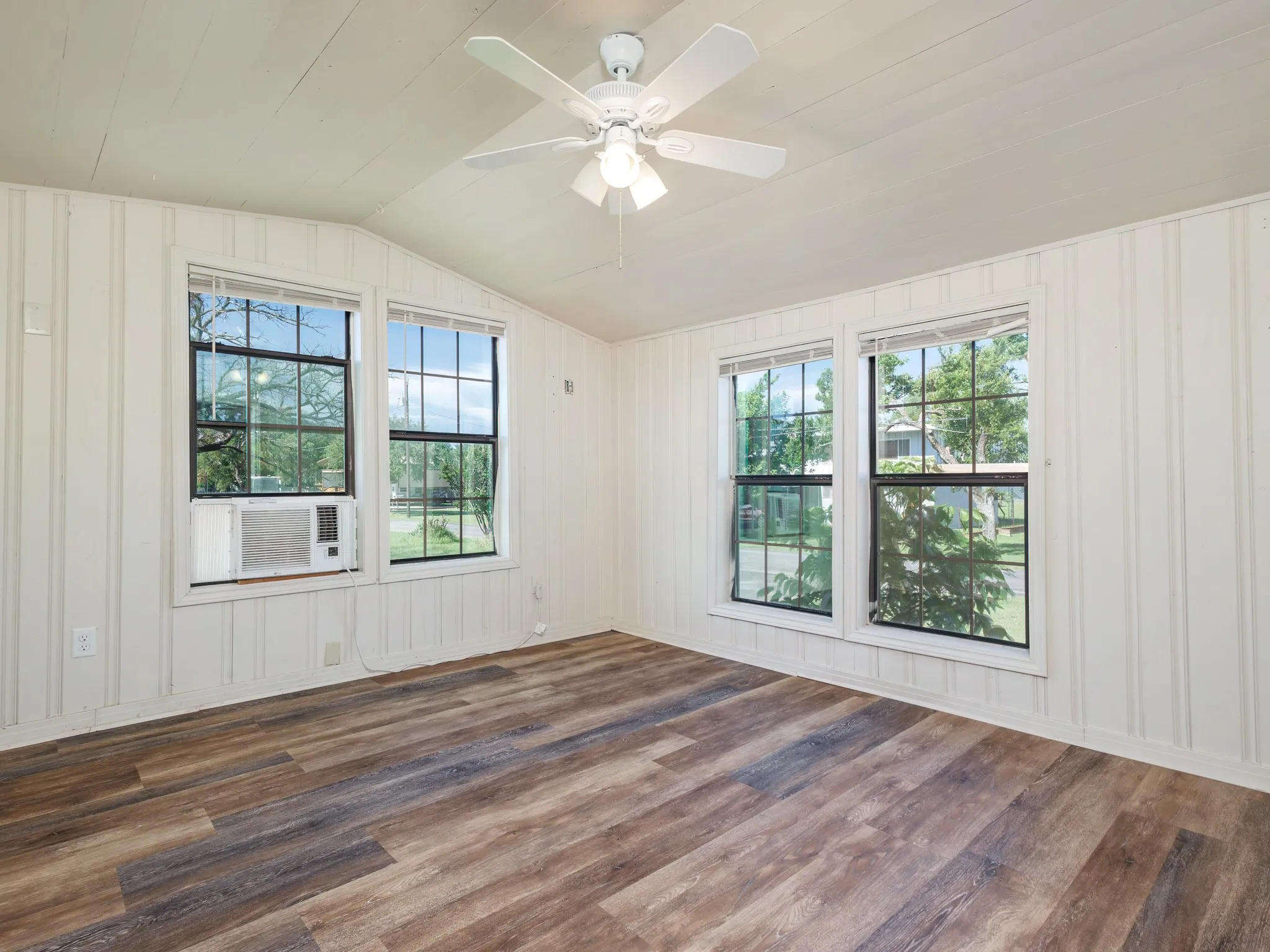 Single Family Residence For Sale in Brown County , 310 Pency Drive, Brownwood, Texas 76801, 2 Bedroom, 1 Bathroom, Garage spaces, 1,085 Sqft, built in 0, mls#21270515, Real Estate Agent in Brownwood, Homes For Sale in Brown county, Homes For Sale in Brownwood, Realtor in Brownwood Texas, Real Estate Brokerage Independent Realty Texas, Luminita Cordes Realtor