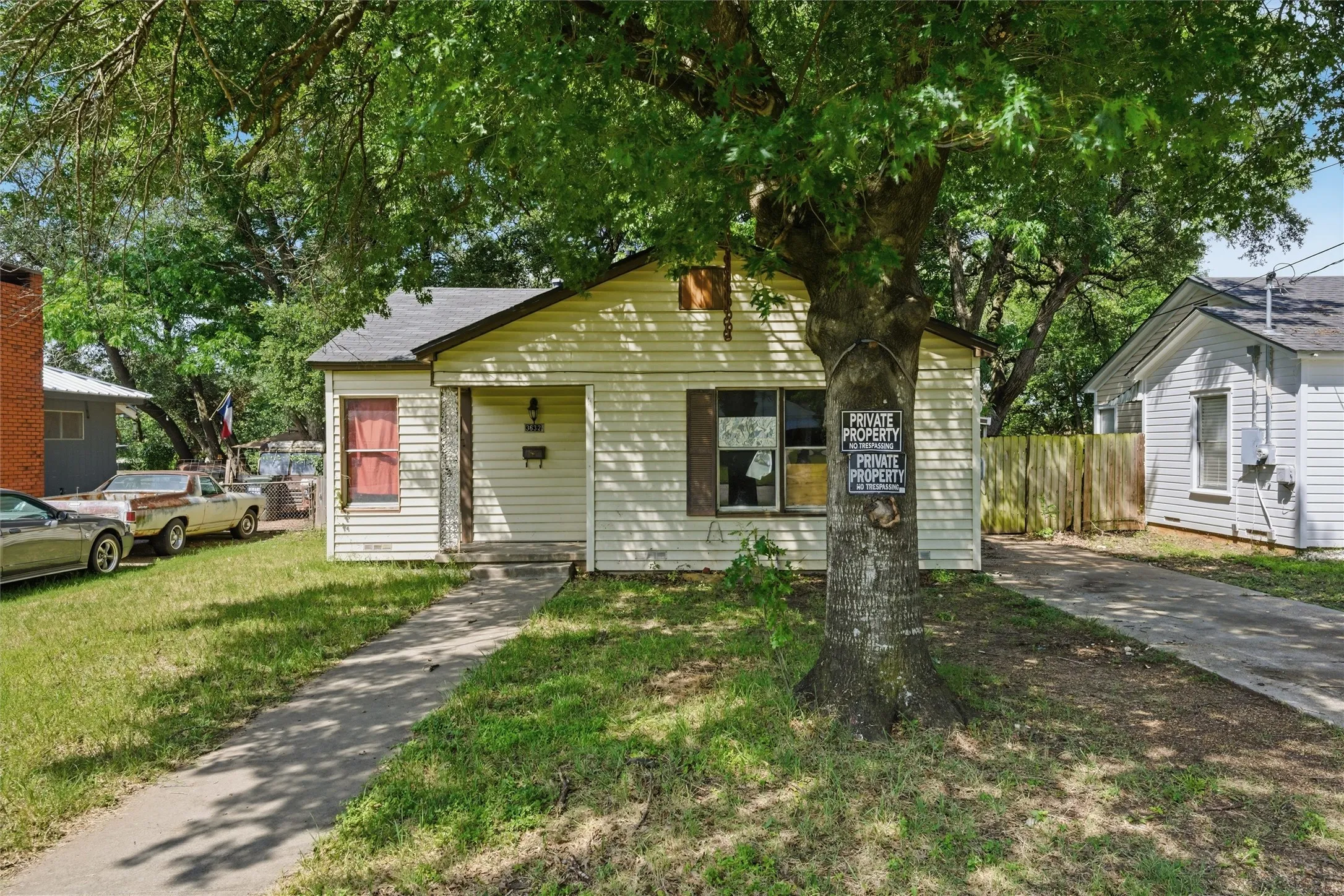 Single Family Residence For Sale in Mc Lennan County , 3632 N 25th Street, Waco, Texas 76708, 2 Bedrooms, 1 Bathroom, Garage spaces, 1,012 Sqft, built in 1950, Price $95,000, mls#21292795, Real Estate Agent in Waco, Homes For Sale in Mc Lennan county, Homes For Sale in Waco, Realtor in Waco Texas, Real Estate Brokerage Independent Realty Texas, Luminita Cordes Realtor