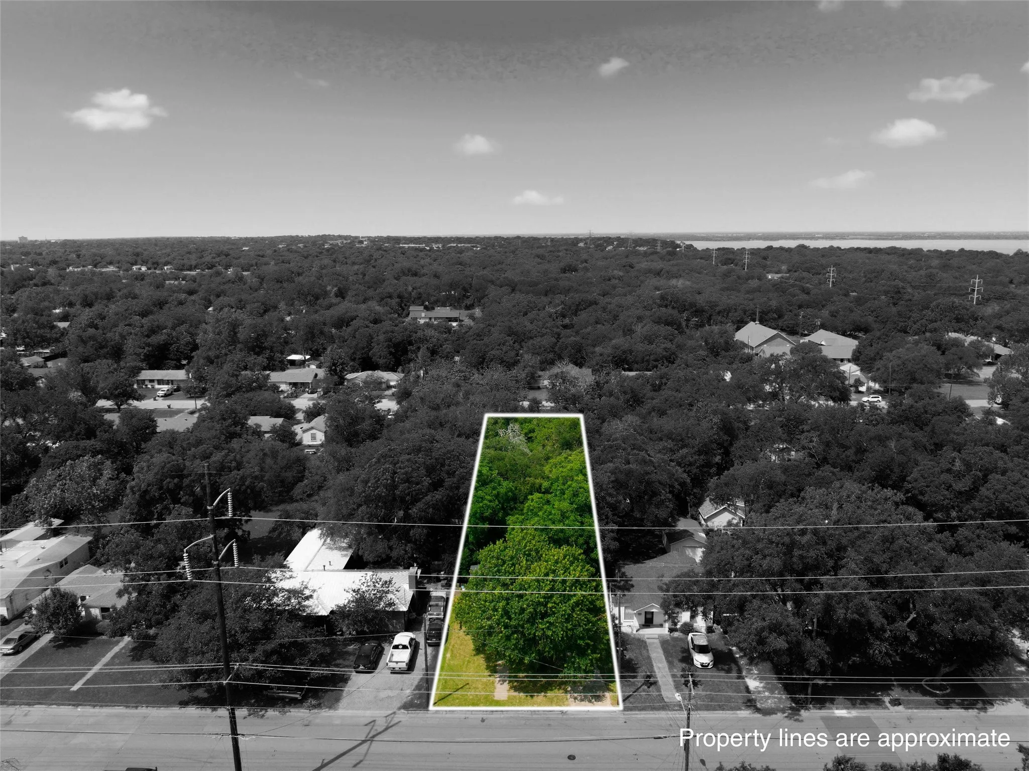 Single Family Residence For Sale in Mc Lennan County , 3632 N 25th Street, Waco, Texas 76708, 2 Bedrooms, 1 Bathroom, Garage spaces, 1,012 Sqft, built in 1950, Price $95,000, mls#21292795, Real Estate Agent in Waco, Homes For Sale in Mc Lennan county, Homes For Sale in Waco, Realtor in Waco Texas, Real Estate Brokerage Independent Realty Texas, Luminita Cordes Realtor