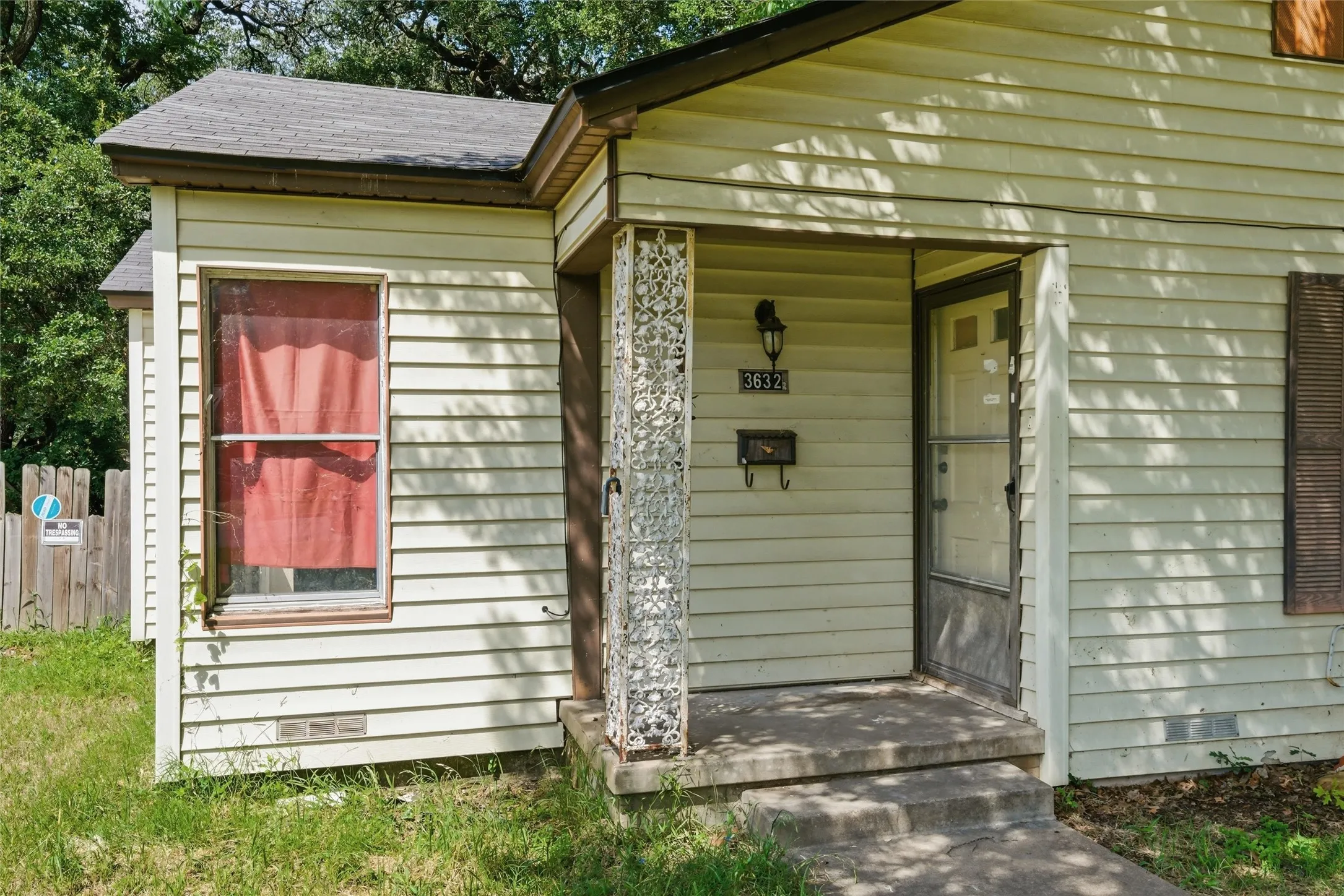 Single Family Residence For Sale in Mc Lennan County , 3632 N 25th Street, Waco, Texas 76708, 2 Bedrooms, 1 Bathroom, Garage spaces, 1,012 Sqft, built in 1950, Price $95,000, mls#21292795, Real Estate Agent in Waco, Homes For Sale in Mc Lennan county, Homes For Sale in Waco, Realtor in Waco Texas, Real Estate Brokerage Independent Realty Texas, Luminita Cordes Realtor