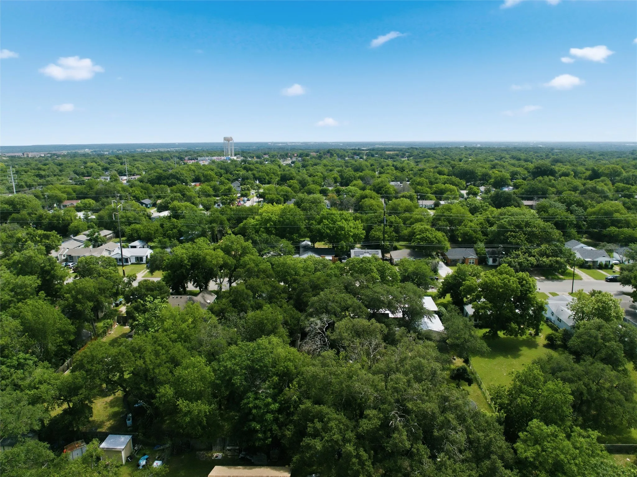 Single Family Residence For Sale in Mc Lennan County , 3632 N 25th Street, Waco, Texas 76708, 2 Bedrooms, 1 Bathroom, Garage spaces, 1,012 Sqft, built in 1950, Price $95,000, mls#21292795, Real Estate Agent in Waco, Homes For Sale in Mc Lennan county, Homes For Sale in Waco, Realtor in Waco Texas, Real Estate Brokerage Independent Realty Texas, Luminita Cordes Realtor