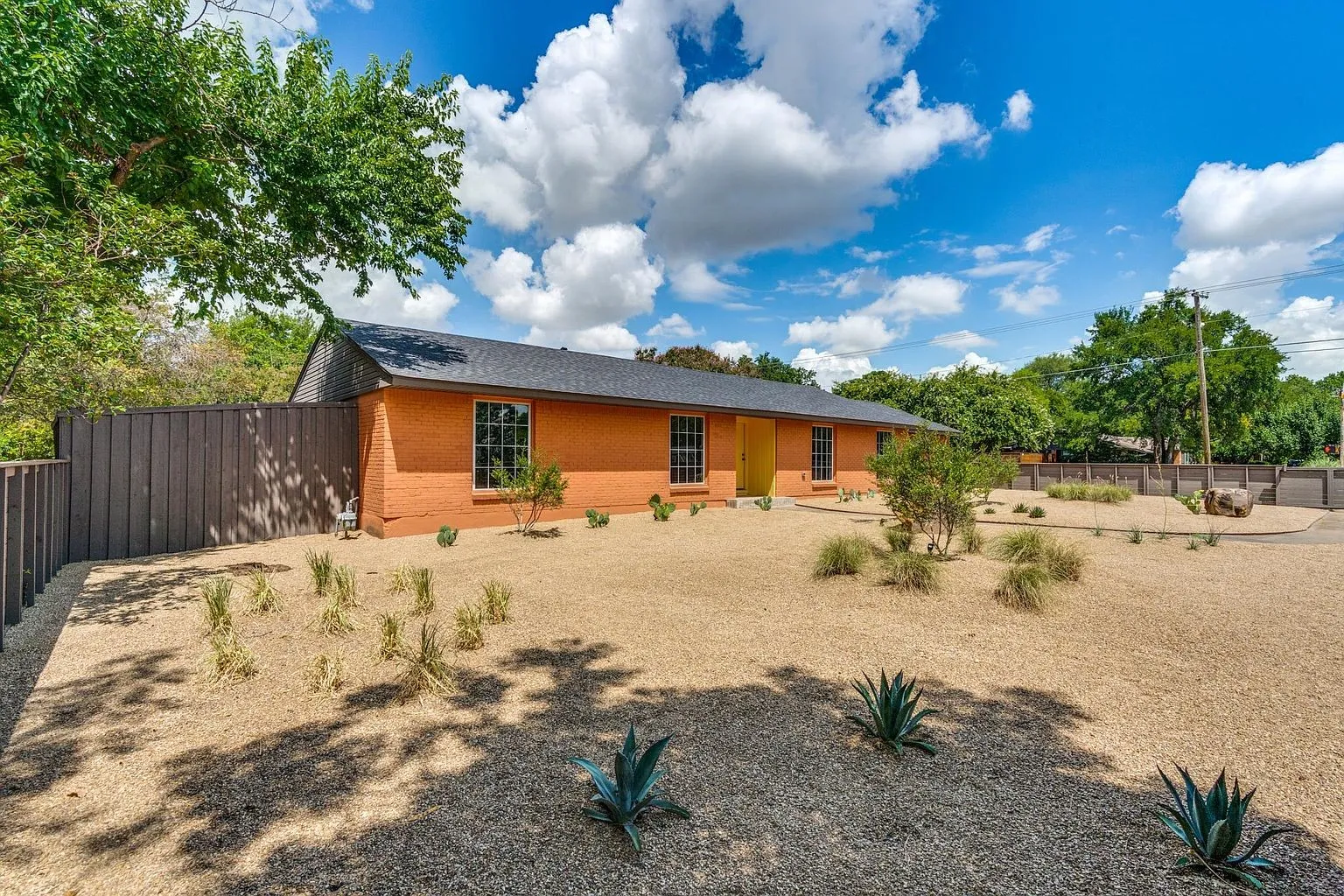 Single Family Residence For Rent in Dallas County , 10343 Marsh Lane, Dallas, Texas 75229, 3 Bedroom, 2 Bathroom, 2 Garage spaces, 1,777 Sqft, built in 1956, mls#21288667, Real Estate Agent in Dallas, Homes For Rent in Dallas county, Homes For Rent in Dallas, Realtor in Dallas Texas, Real Estate Brokerage Independent Realty Texas, Luminita Cordes Realtor
