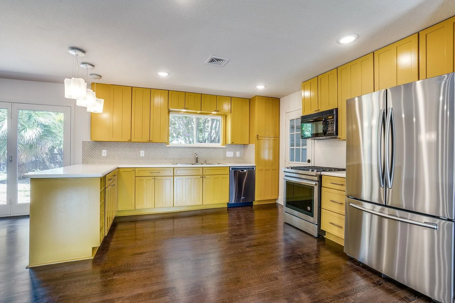 Single Family Residence For Rent in Dallas County , 10343 Marsh Lane, Dallas, Texas 75229, 3 Bedroom, 2 Bathroom, 2 Garage spaces, 1,777 Sqft, built in 1956, mls#21288667, Real Estate Agent in Dallas, Homes For Rent in Dallas county, Homes For Rent in Dallas, Realtor in Dallas Texas, Real Estate Brokerage Independent Realty Texas, Luminita Cordes Realtor