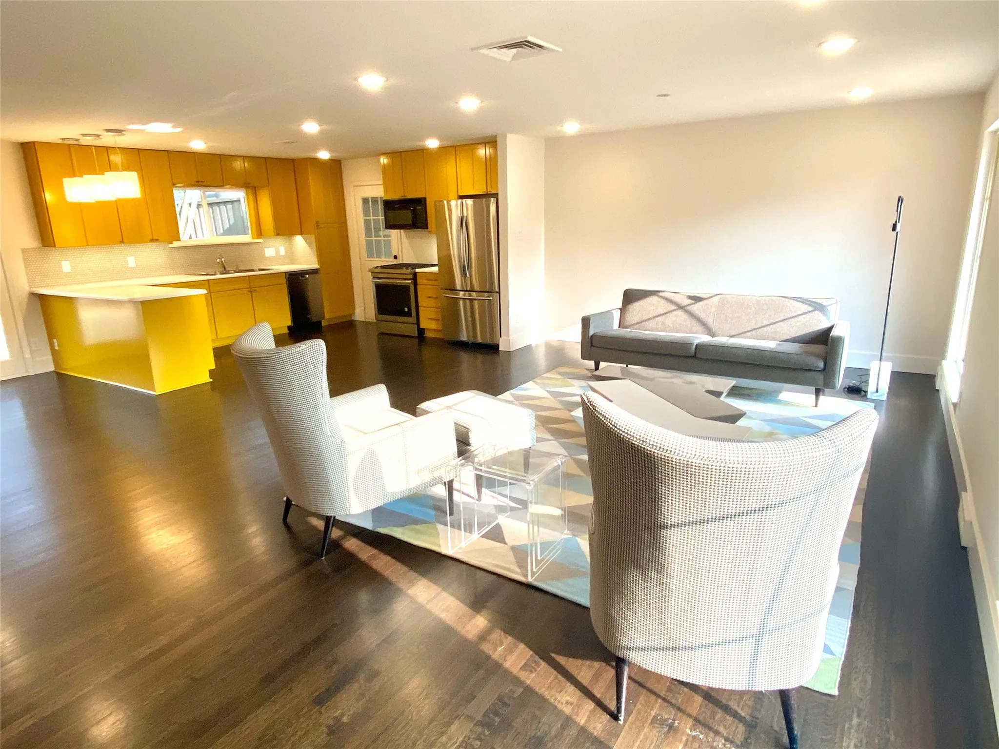 Single Family Residence For Rent in Dallas County , 10343 Marsh Lane, Dallas, Texas 75229, 3 Bedroom, 2 Bathroom, 2 Garage spaces, 1,777 Sqft, built in 1956, mls#21288667, Real Estate Agent in Dallas, Homes For Rent in Dallas county, Homes For Rent in Dallas, Realtor in Dallas Texas, Real Estate Brokerage Independent Realty Texas, Luminita Cordes Realtor