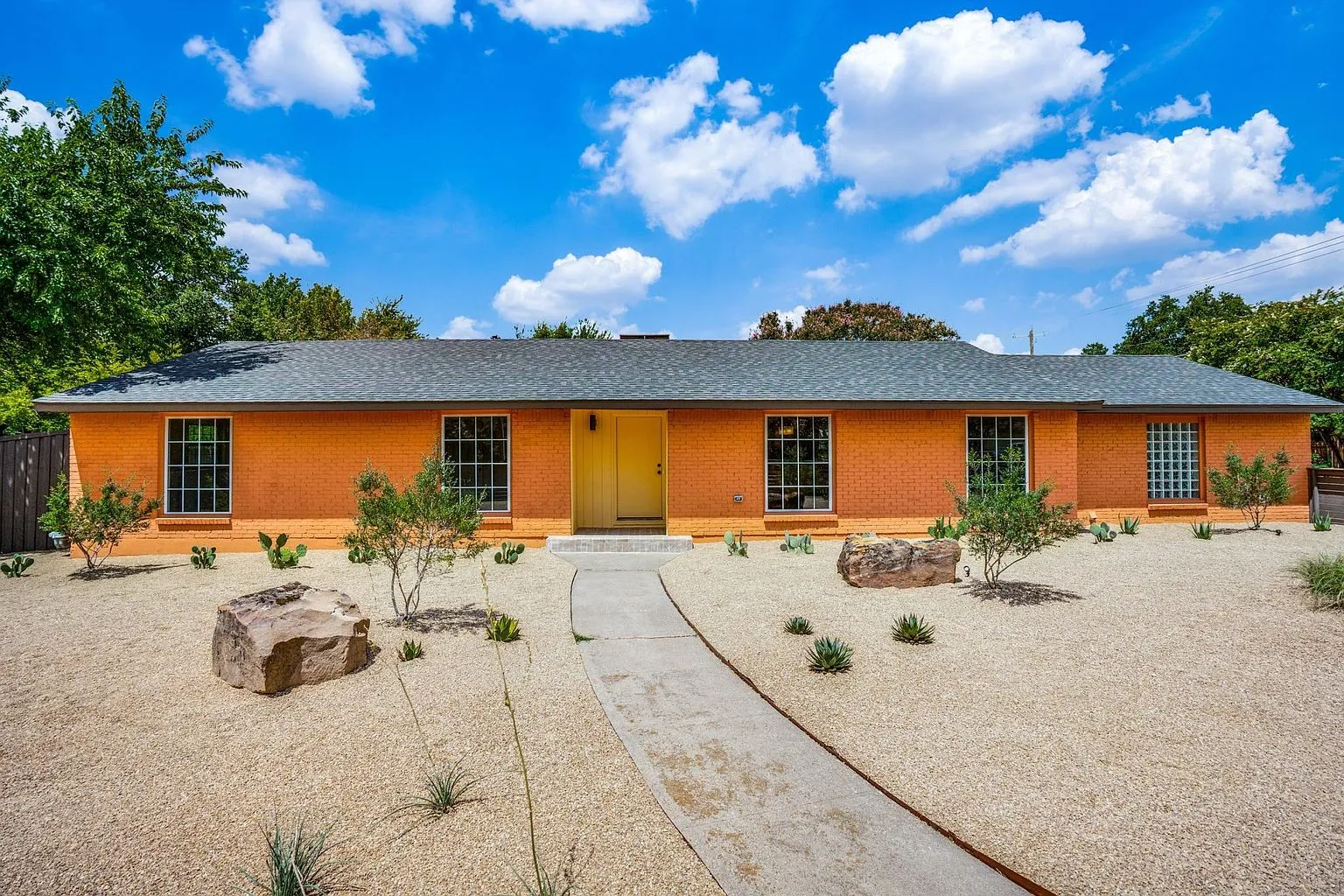 Single Family Residence For Rent in Dallas County , 10343 Marsh Lane, Dallas, Texas 75229, 3 Bedroom, 2 Bathroom, 2 Garage spaces, 1,777 Sqft, built in 1956, mls#21288667, Real Estate Agent in Dallas, Homes For Rent in Dallas county, Homes For Rent in Dallas, Realtor in Dallas Texas, Real Estate Brokerage Independent Realty Texas, Luminita Cordes Realtor