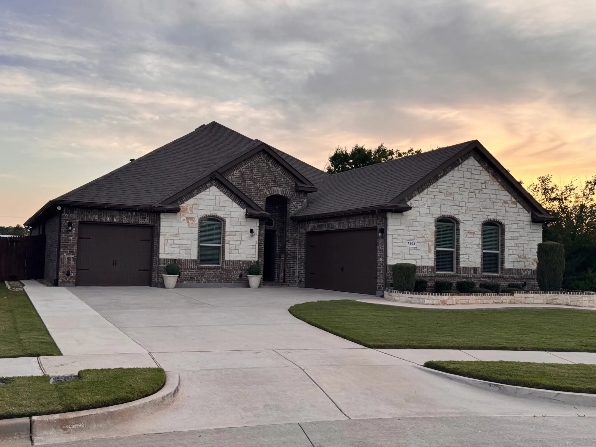 Single Family Residence For Sale in Tarrant County , 7802 Bella Way, Arlington, Texas 76001, 4 Bedroom, 2 Bathroom, 3 Garage spaces, 2,270 Sqft, built in 2020, mls#21291174, Real Estate Agent in Arlington, Homes For Sale in Tarrant county, Homes For Sale in Arlington, Realtor in Arlington Texas, Real Estate Brokerage Independent Realty Texas, Luminita Cordes Realtor