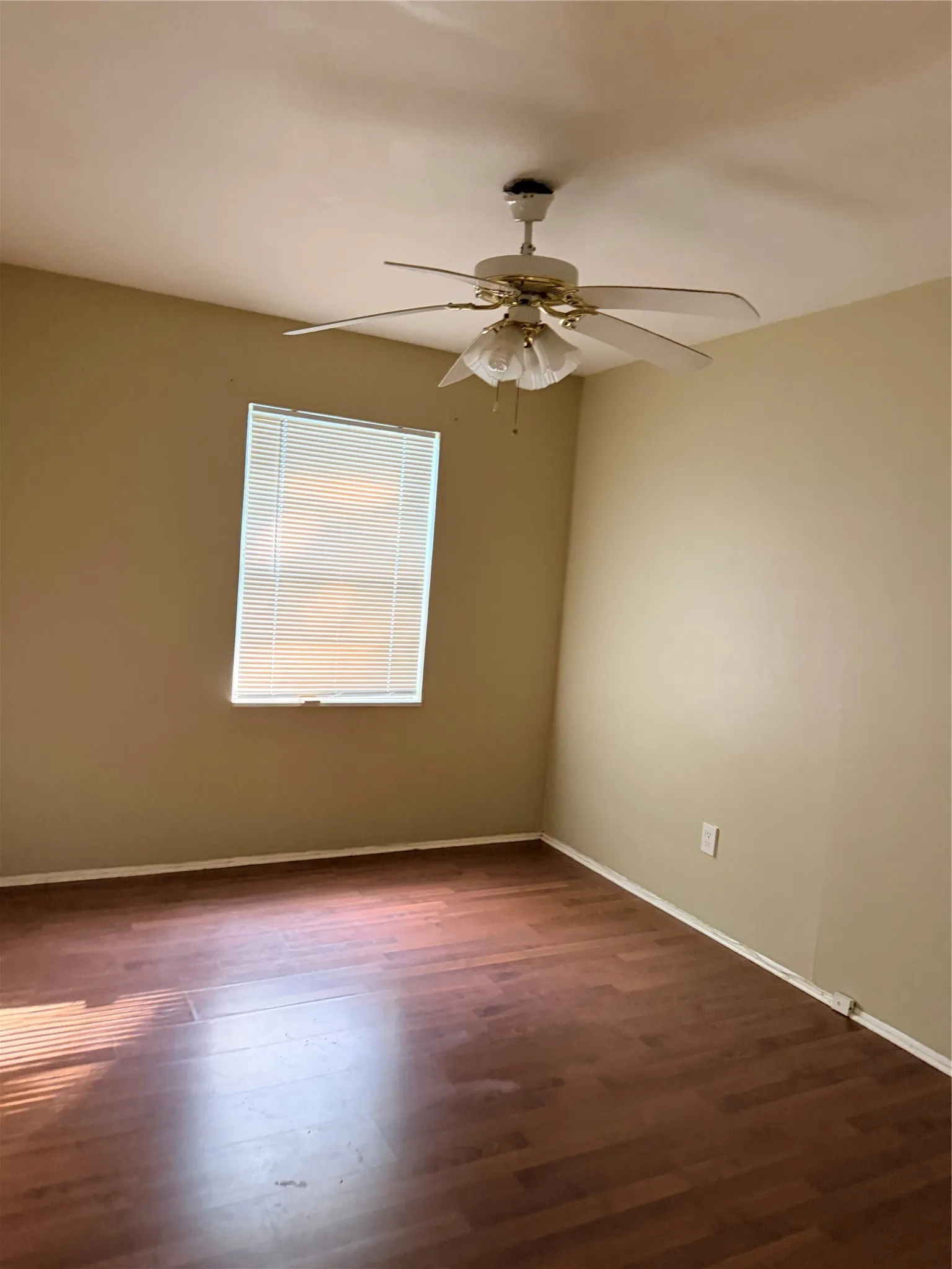 Single Family Residence For Sale in Mc Lennan County , 3536 Pine Avenue, Waco, Texas 76708, 3 Bedroom, 1 Bathroom, 1 Garage spaces, 1,013 Sqft, built in 1959, mls#21288163, Real Estate Agent in Waco, Homes For Sale in Mc Lennan county, Homes For Sale in Waco, Realtor in Waco Texas, Real Estate Brokerage Independent Realty Texas, Luminita Cordes Realtor