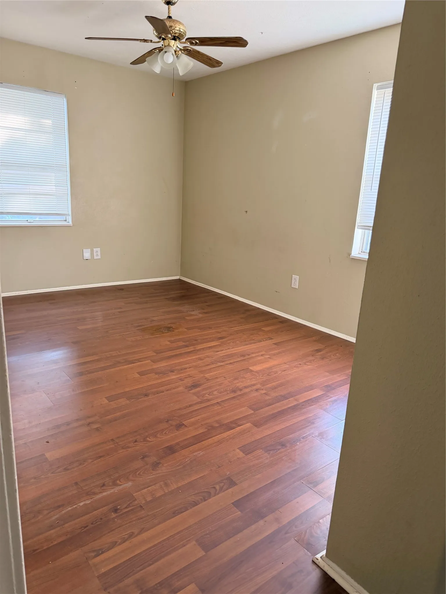 Single Family Residence For Sale in Mc Lennan County , 3536 Pine Avenue, Waco, Texas 76708, 3 Bedroom, 1 Bathroom, 1 Garage spaces, 1,013 Sqft, built in 1959, mls#21288163, Real Estate Agent in Waco, Homes For Sale in Mc Lennan county, Homes For Sale in Waco, Realtor in Waco Texas, Real Estate Brokerage Independent Realty Texas, Luminita Cordes Realtor