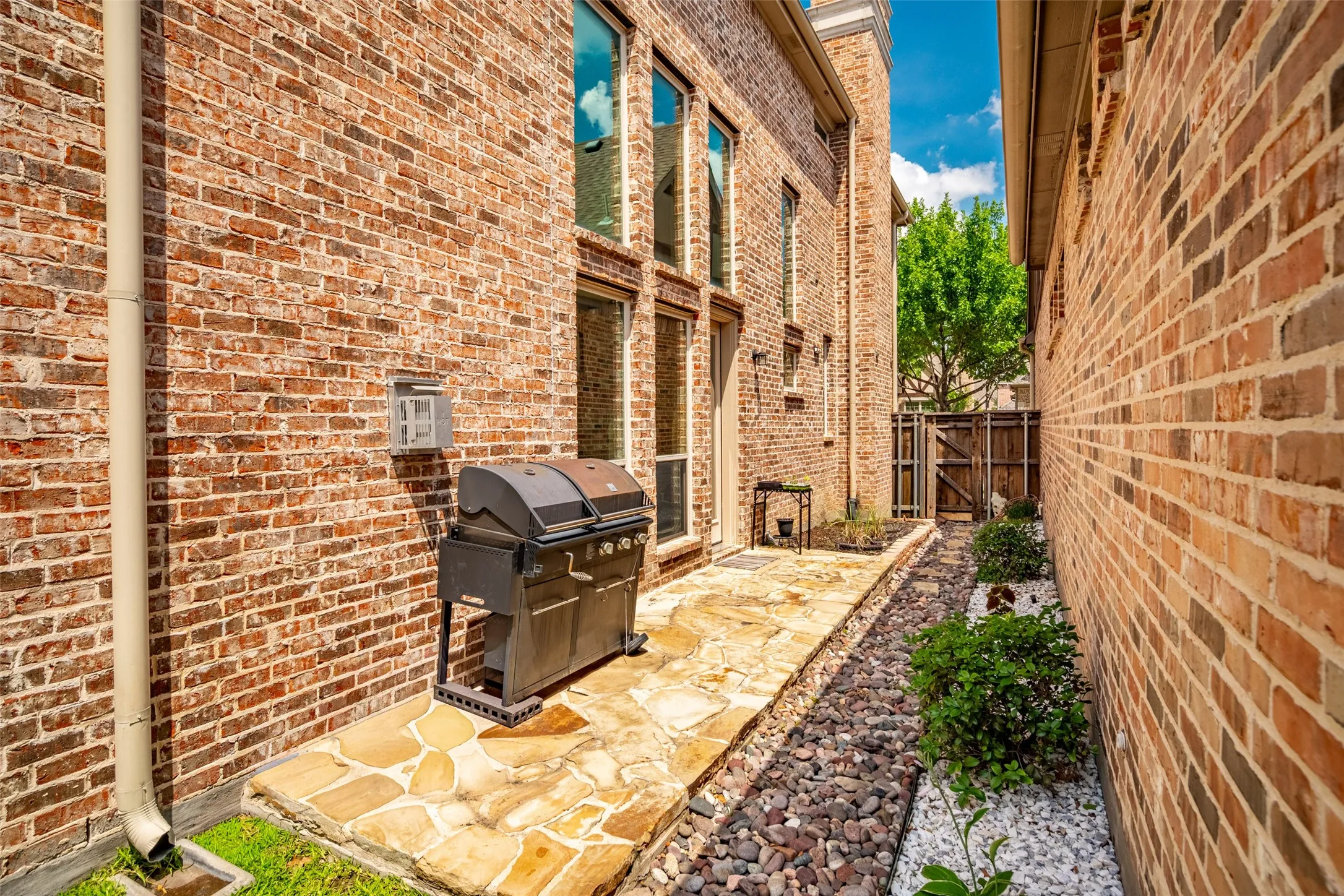 Single Family Residence For Sale in Denton County , 8244 Inverness, The Colony, Texas 75056, 4 Bedroom, 4 Bathroom, 2 Garage spaces, 3,928 Sqft, built in 2008, mls#21292159, Real Estate Agent in The Colony, Homes For Sale in Denton county, Homes For Sale in The Colony, Realtor in The Colony Texas, Real Estate Brokerage Independent Realty Texas, Luminita Cordes Realtor