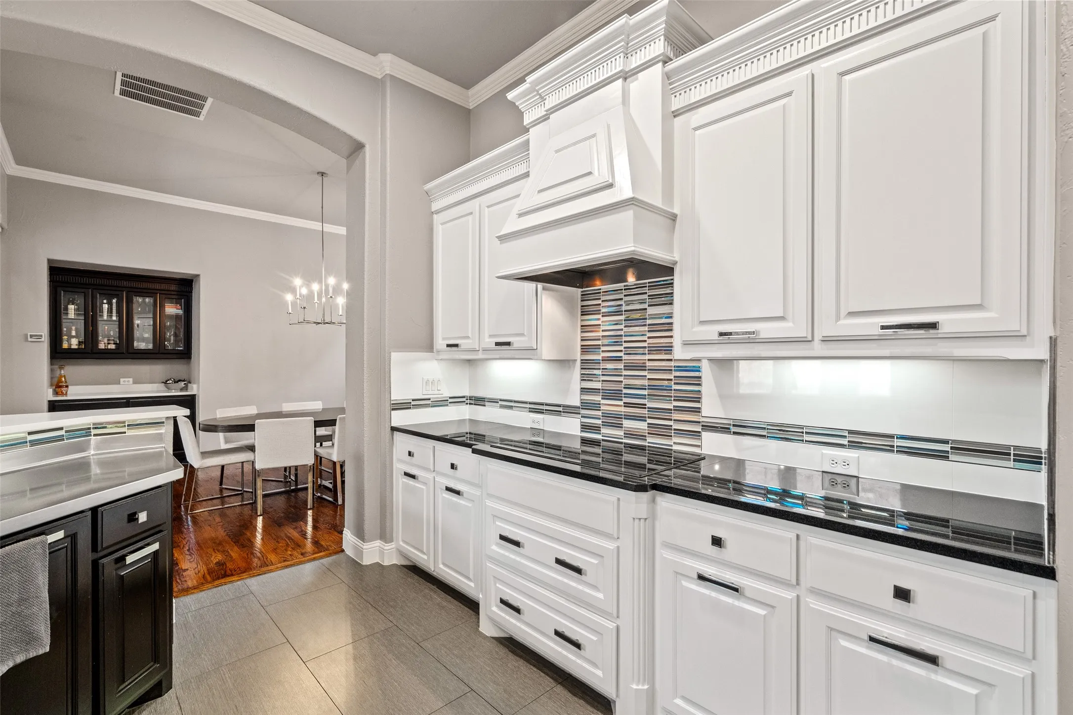 Single Family Residence For Sale in Denton County , 8244 Inverness, The Colony, Texas 75056, 4 Bedroom, 4 Bathroom, 2 Garage spaces, 3,928 Sqft, built in 2008, mls#21292159, Real Estate Agent in The Colony, Homes For Sale in Denton county, Homes For Sale in The Colony, Realtor in The Colony Texas, Real Estate Brokerage Independent Realty Texas, Luminita Cordes Realtor
