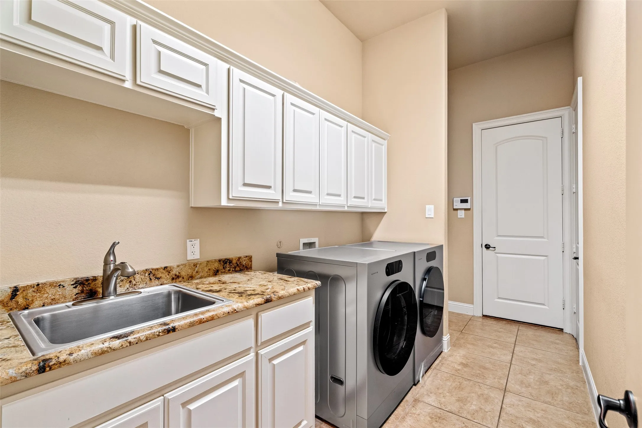 Single Family Residence For Sale in Denton County , 8244 Inverness, The Colony, Texas 75056, 4 Bedroom, 4 Bathroom, 2 Garage spaces, 3,928 Sqft, built in 2008, mls#21292159, Real Estate Agent in The Colony, Homes For Sale in Denton county, Homes For Sale in The Colony, Realtor in The Colony Texas, Real Estate Brokerage Independent Realty Texas, Luminita Cordes Realtor