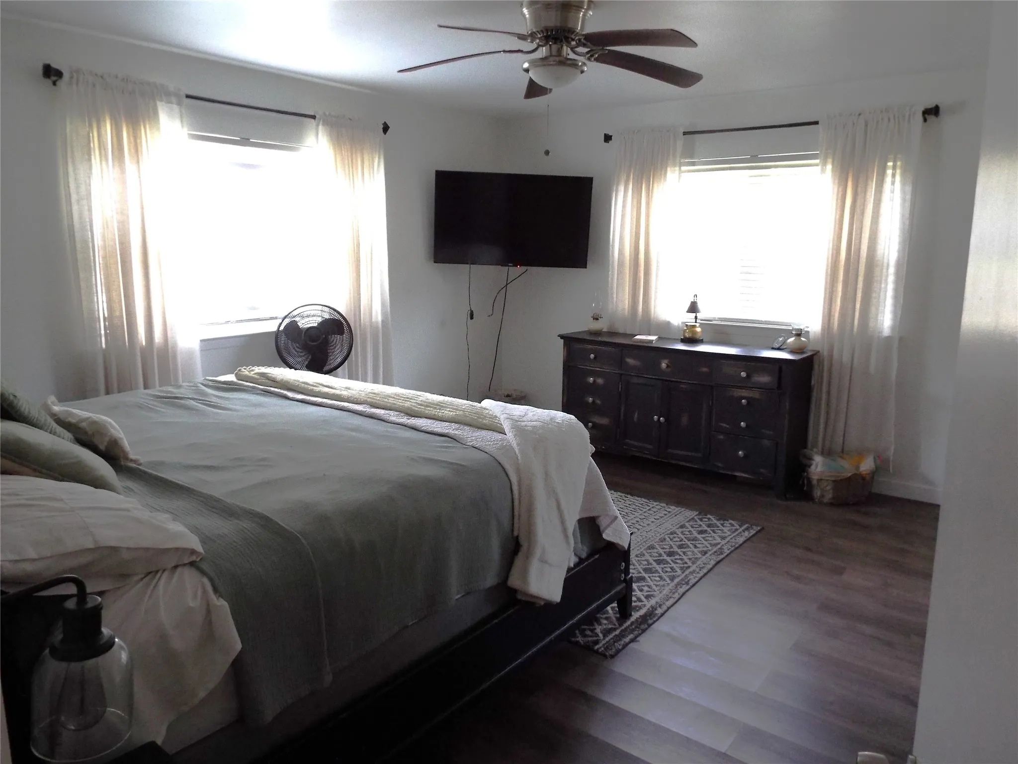 Single Family Residence For Sale in Henderson County , 808 Shady Trail, Athens, Texas 75751, 3 Bedrooms, 2 Bathrooms, Garage spaces, 1,965 Sqft, built in 1964, Price $209,000, mls#21292896, Real Estate Agent in Athens, Homes For Sale in Henderson county, Homes For Sale in Athens, Realtor in Athens Texas, Real Estate Brokerage Independent Realty Texas, Luminita Cordes Realtor
