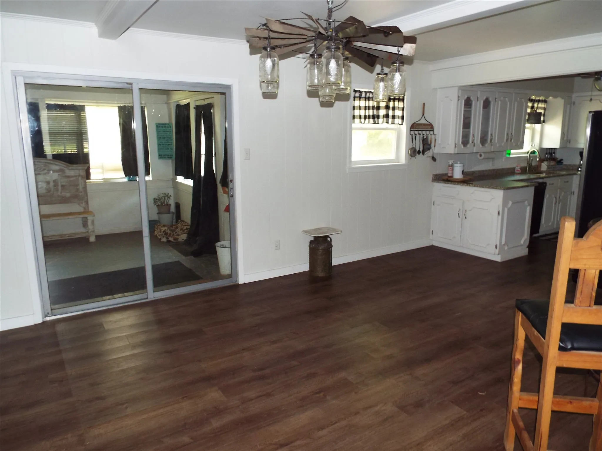 Single Family Residence For Sale in Henderson County , 808 Shady Trail, Athens, Texas 75751, 3 Bedrooms, 2 Bathrooms, Garage spaces, 1,965 Sqft, built in 1964, Price $209,000, mls#21292896, Real Estate Agent in Athens, Homes For Sale in Henderson county, Homes For Sale in Athens, Realtor in Athens Texas, Real Estate Brokerage Independent Realty Texas, Luminita Cordes Realtor