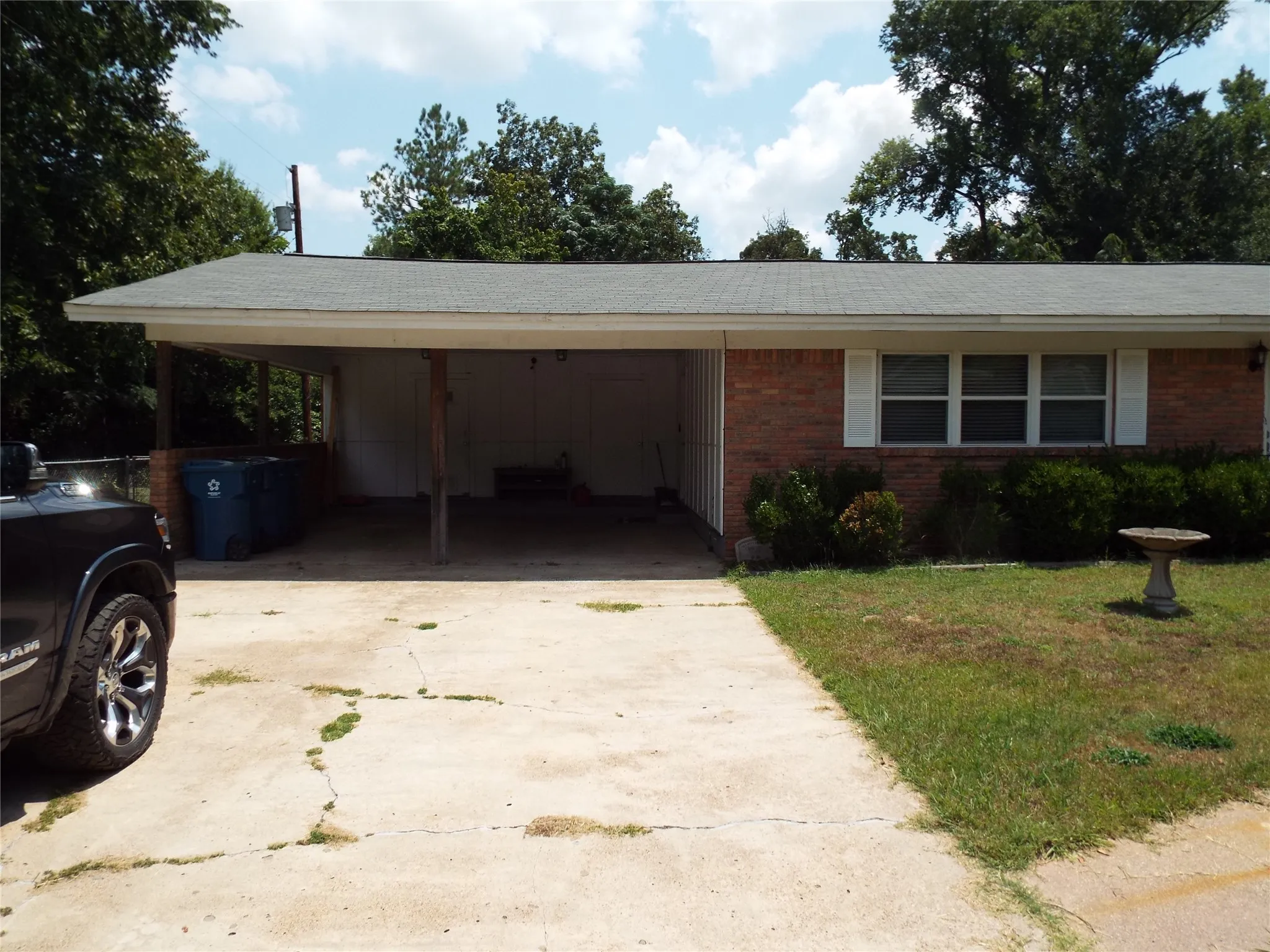 Single Family Residence For Sale in Henderson County , 808 Shady Trail, Athens, Texas 75751, 3 Bedrooms, 2 Bathrooms, Garage spaces, 1,965 Sqft, built in 1964, Price $209,000, mls#21292896, Real Estate Agent in Athens, Homes For Sale in Henderson county, Homes For Sale in Athens, Realtor in Athens Texas, Real Estate Brokerage Independent Realty Texas, Luminita Cordes Realtor