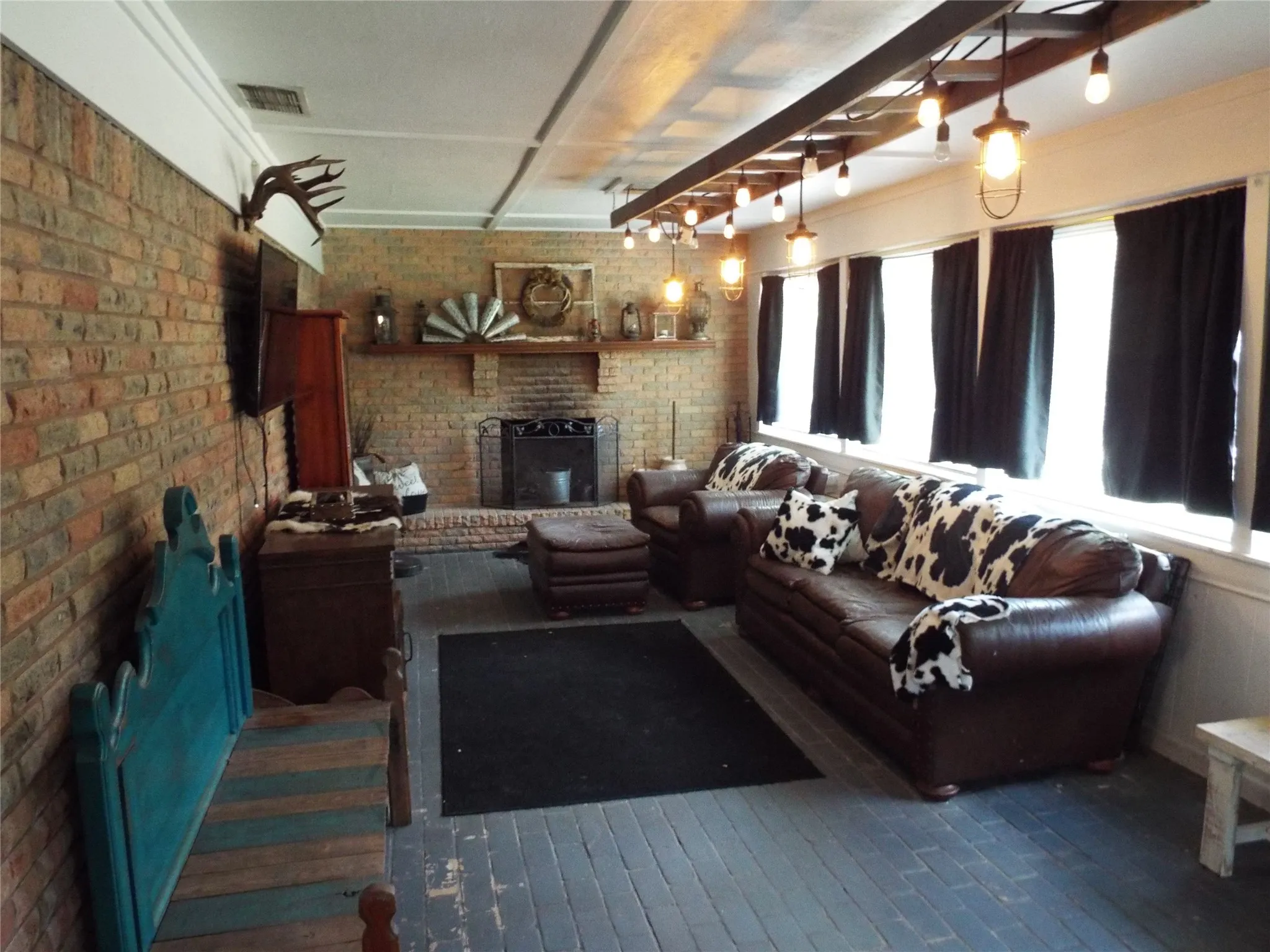 Single Family Residence For Sale in Henderson County , 808 Shady Trail, Athens, Texas 75751, 3 Bedrooms, 2 Bathrooms, Garage spaces, 1,965 Sqft, built in 1964, Price $209,000, mls#21292896, Real Estate Agent in Athens, Homes For Sale in Henderson county, Homes For Sale in Athens, Realtor in Athens Texas, Real Estate Brokerage Independent Realty Texas, Luminita Cordes Realtor