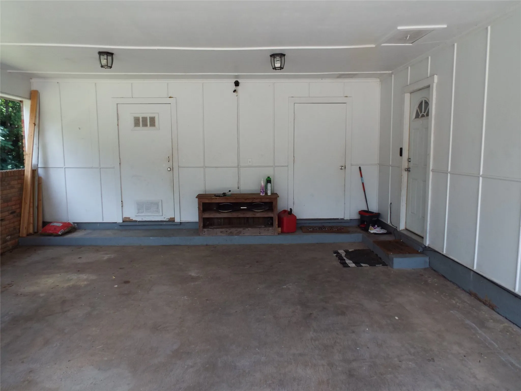 Single Family Residence For Sale in Henderson County , 808 Shady Trail, Athens, Texas 75751, 3 Bedrooms, 2 Bathrooms, Garage spaces, 1,965 Sqft, built in 1964, Price $209,000, mls#21292896, Real Estate Agent in Athens, Homes For Sale in Henderson county, Homes For Sale in Athens, Realtor in Athens Texas, Real Estate Brokerage Independent Realty Texas, Luminita Cordes Realtor