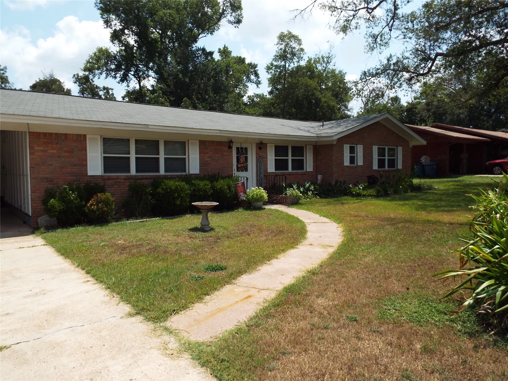 Single Family Residence For Sale in Henderson County , 808 Shady Trail, Athens, Texas 75751, 3 Bedrooms, 2 Bathrooms, Garage spaces, 1,965 Sqft, built in 1964, Price $209,000, mls#21292896, Real Estate Agent in Athens, Homes For Sale in Henderson county, Homes For Sale in Athens, Realtor in Athens Texas, Real Estate Brokerage Independent Realty Texas, Luminita Cordes Realtor