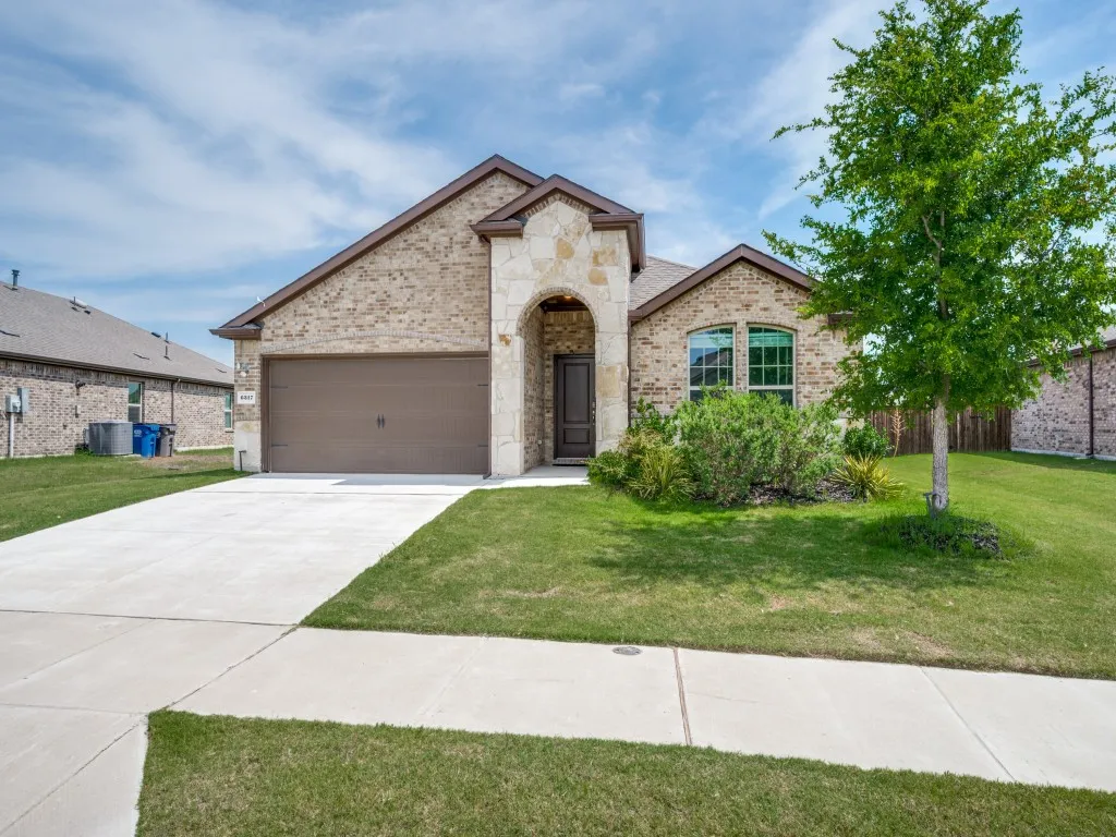 Single Family Residence For Sale in Denton County , 6317 Tudor Place, Celina, Texas 76227, 4 Bedroom, 2 Bathroom, 2 Garage spaces, 2,035 Sqft, built in 2021, mls#21284275, Real Estate Agent in Celina, Homes For Sale in Denton county, Homes For Sale in Celina, Realtor in Celina Texas, Real Estate Brokerage Independent Realty Texas, Luminita Cordes Realtor