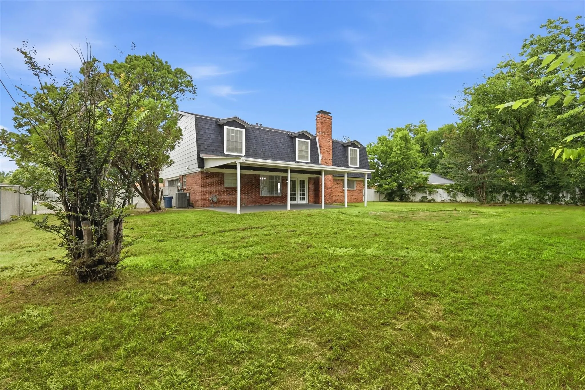 Single Family Residence For Sale in Kaufman County , 300 Leighton Drive, Terrell, Texas 75160, 5 Bedroom, 2 Bathroom, 2 Garage spaces, 2,893 Sqft, built in 1971, mls#21292885, Real Estate Agent in Terrell, Homes For Sale in Kaufman county, Homes For Sale in Terrell, Realtor in Terrell Texas, Real Estate Brokerage Independent Realty Texas, Luminita Cordes Realtor