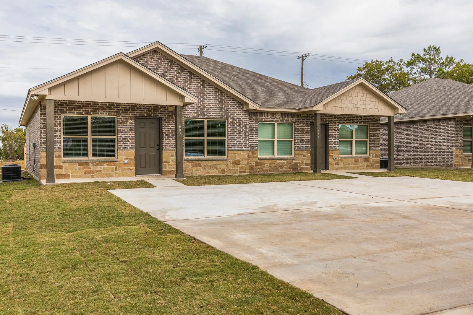 Duplex For Sale in Mc Lennan County , 602 Washington Street, Mc Gregor, Texas 76657, 4 Bedroom, 4 Bathroom, Garage spaces, 0 Sqft, built in 2019, mls#21292700, Real Estate Agent in Mc Gregor, Homes For Sale in Mc Lennan county, Homes For Sale in Mc Gregor, Realtor in Mc Gregor Texas, Real Estate Brokerage Independent Realty Texas, Luminita Cordes Realtor