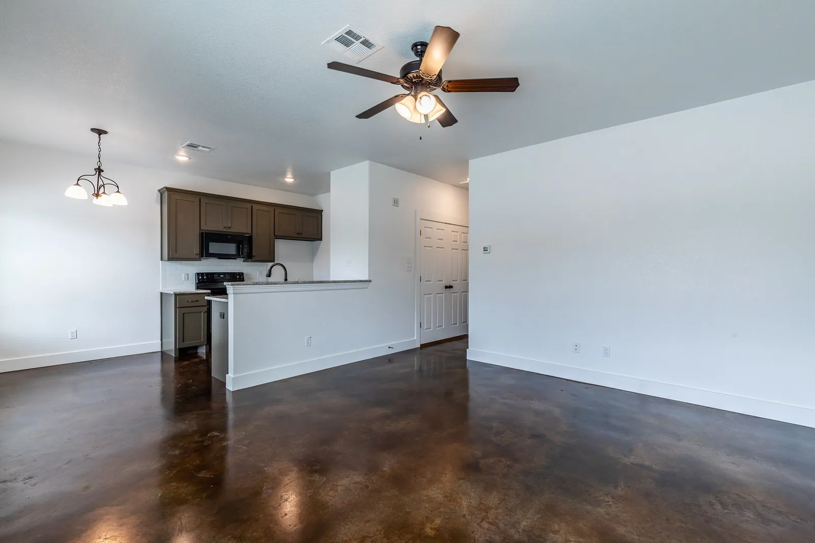 Duplex For Sale in Mc Lennan County , 602 Washington Street, Mc Gregor, Texas 76657, 4 Bedroom, 4 Bathroom, Garage spaces, 0 Sqft, built in 2019, mls#21292700, Real Estate Agent in Mc Gregor, Homes For Sale in Mc Lennan county, Homes For Sale in Mc Gregor, Realtor in Mc Gregor Texas, Real Estate Brokerage Independent Realty Texas, Luminita Cordes Realtor