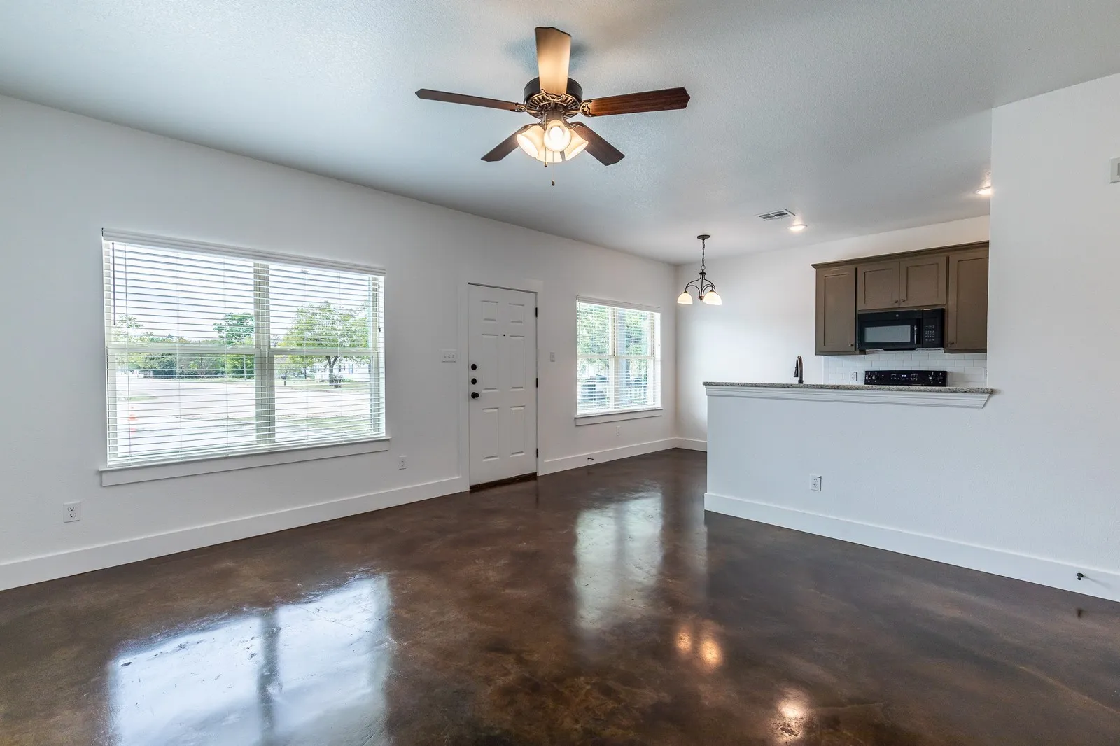 Duplex For Sale in Mc Lennan County , 602 Washington Street, Mc Gregor, Texas 76657, 4 Bedroom, 4 Bathroom, Garage spaces, 0 Sqft, built in 2019, mls#21292700, Real Estate Agent in Mc Gregor, Homes For Sale in Mc Lennan county, Homes For Sale in Mc Gregor, Realtor in Mc Gregor Texas, Real Estate Brokerage Independent Realty Texas, Luminita Cordes Realtor