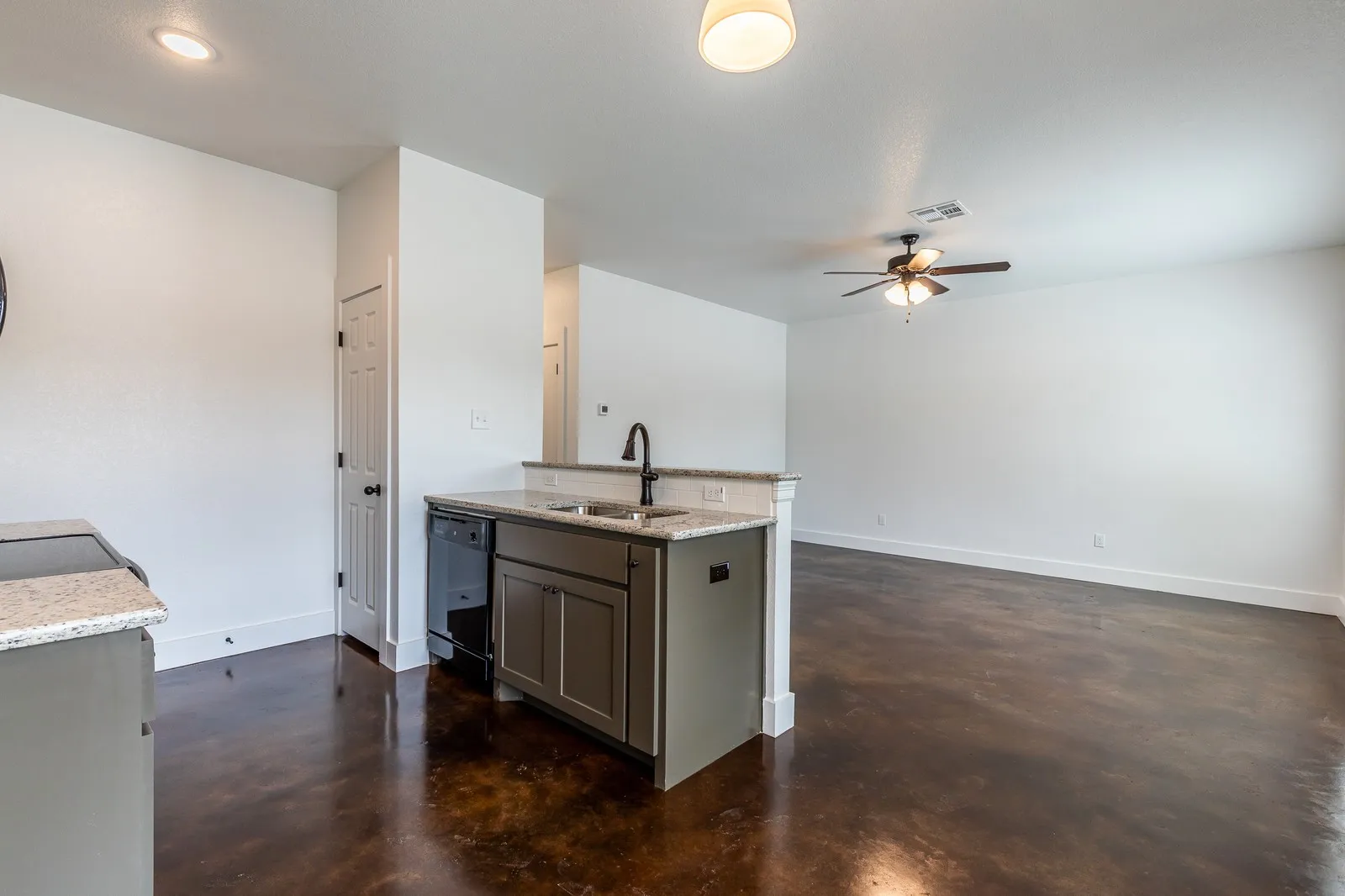 Duplex For Sale in Mc Lennan County , 602 Washington Street, Mc Gregor, Texas 76657, 4 Bedroom, 4 Bathroom, Garage spaces, 0 Sqft, built in 2019, mls#21292700, Real Estate Agent in Mc Gregor, Homes For Sale in Mc Lennan county, Homes For Sale in Mc Gregor, Realtor in Mc Gregor Texas, Real Estate Brokerage Independent Realty Texas, Luminita Cordes Realtor