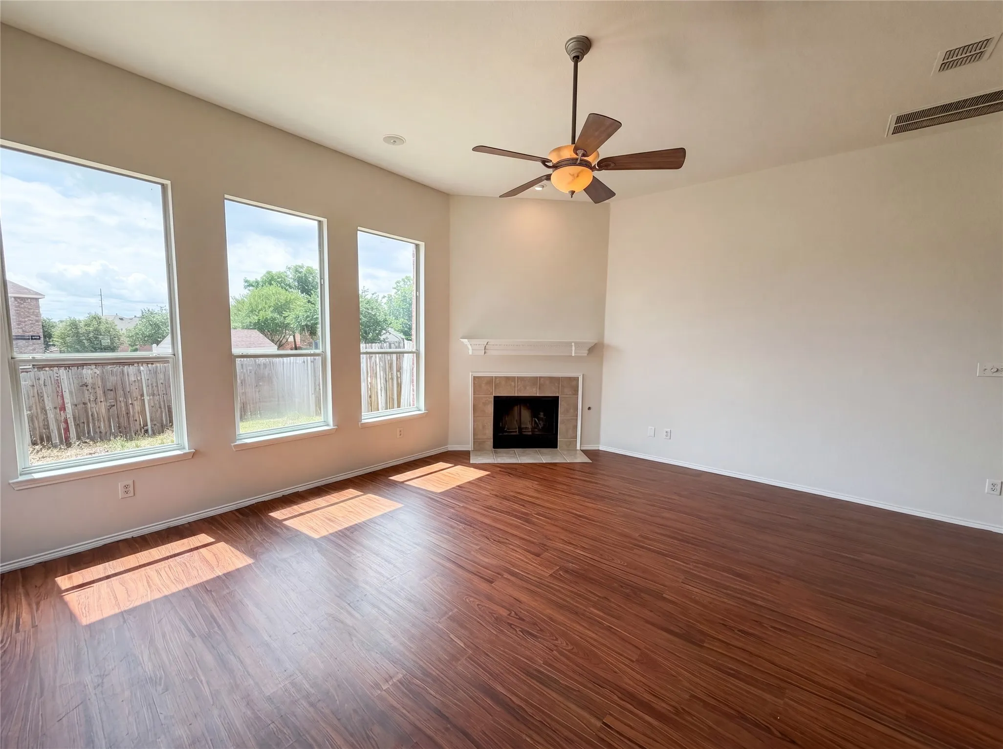 Single Family Residence For Sale in Dallas County , 1202 Mccormick Street, Garland, Texas 75040, 4 Bedroom, 3 Bathroom, 2 Garage spaces, 2,732 Sqft, built in 2002, mls#21292905, Real Estate Agent in Garland, Homes For Sale in Dallas county, Homes For Sale in Garland, Realtor in Garland Texas, Real Estate Brokerage Independent Realty Texas, Luminita Cordes Realtor