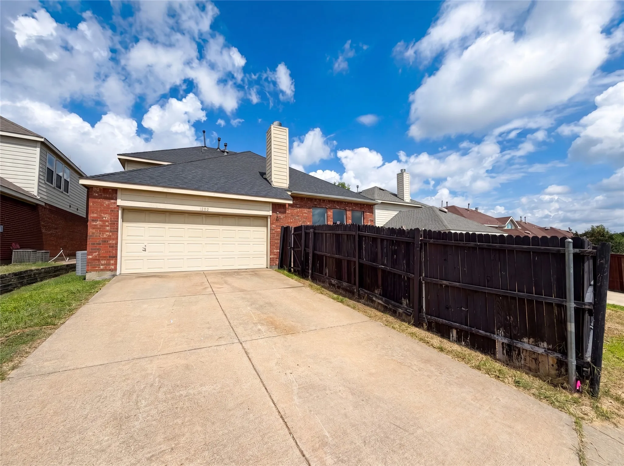 Single Family Residence For Sale in Dallas County , 1202 Mccormick Street, Garland, Texas 75040, 4 Bedroom, 3 Bathroom, 2 Garage spaces, 2,732 Sqft, built in 2002, mls#21292905, Real Estate Agent in Garland, Homes For Sale in Dallas county, Homes For Sale in Garland, Realtor in Garland Texas, Real Estate Brokerage Independent Realty Texas, Luminita Cordes Realtor