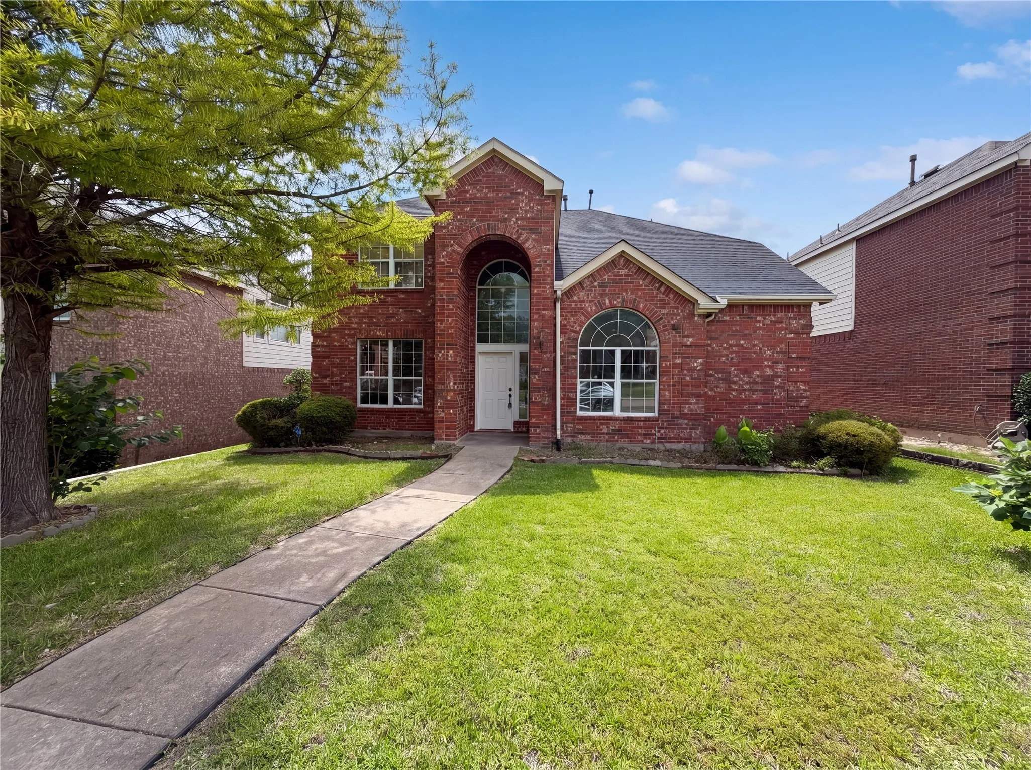 Single Family Residence For Sale in Dallas County , 1202 Mccormick Street, Garland, Texas 75040, 4 Bedroom, 3 Bathroom, 2 Garage spaces, 2,732 Sqft, built in 2002, mls#21292905, Real Estate Agent in Garland, Homes For Sale in Dallas county, Homes For Sale in Garland, Realtor in Garland Texas, Real Estate Brokerage Independent Realty Texas, Luminita Cordes Realtor