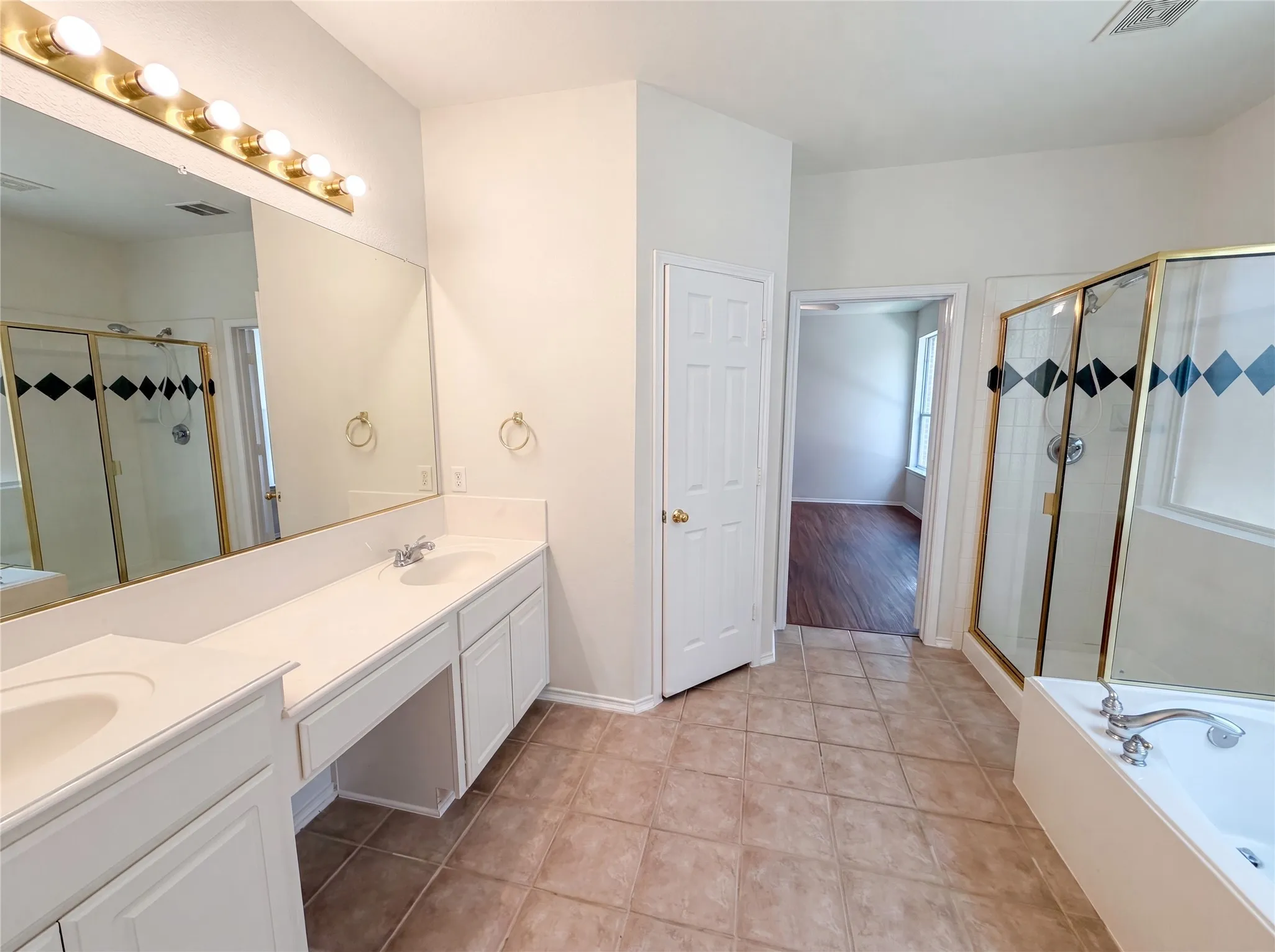 Single Family Residence For Sale in Dallas County , 1202 Mccormick Street, Garland, Texas 75040, 4 Bedroom, 3 Bathroom, 2 Garage spaces, 2,732 Sqft, built in 2002, mls#21292905, Real Estate Agent in Garland, Homes For Sale in Dallas county, Homes For Sale in Garland, Realtor in Garland Texas, Real Estate Brokerage Independent Realty Texas, Luminita Cordes Realtor