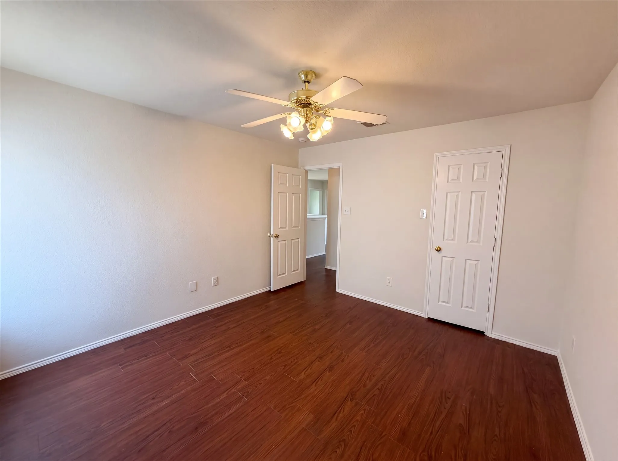 Single Family Residence For Sale in Dallas County , 1202 Mccormick Street, Garland, Texas 75040, 4 Bedroom, 3 Bathroom, 2 Garage spaces, 2,732 Sqft, built in 2002, mls#21292905, Real Estate Agent in Garland, Homes For Sale in Dallas county, Homes For Sale in Garland, Realtor in Garland Texas, Real Estate Brokerage Independent Realty Texas, Luminita Cordes Realtor