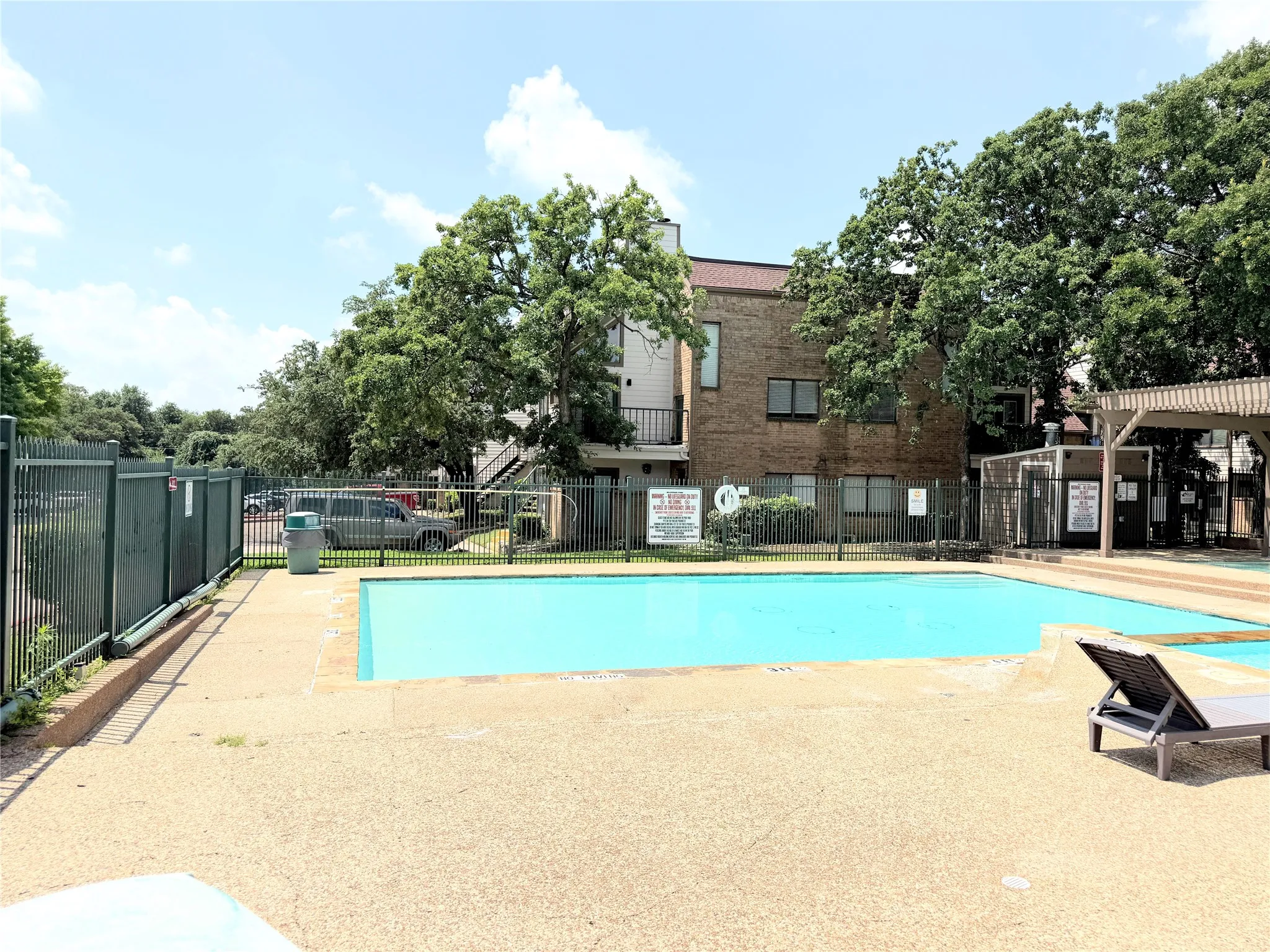 Condominium For Sale in Tarrant County , 2312 Balsam Drive A214, Arlington, Texas 76006, 2 Bedroom, 1 Bathroom, Garage spaces, 774 Sqft, built in 1980, mls#21292351, Real Estate Agent in Arlington, Homes For Sale in Tarrant county, Homes For Sale in Arlington, Realtor in Arlington Texas, Real Estate Brokerage Independent Realty Texas, Luminita Cordes Realtor