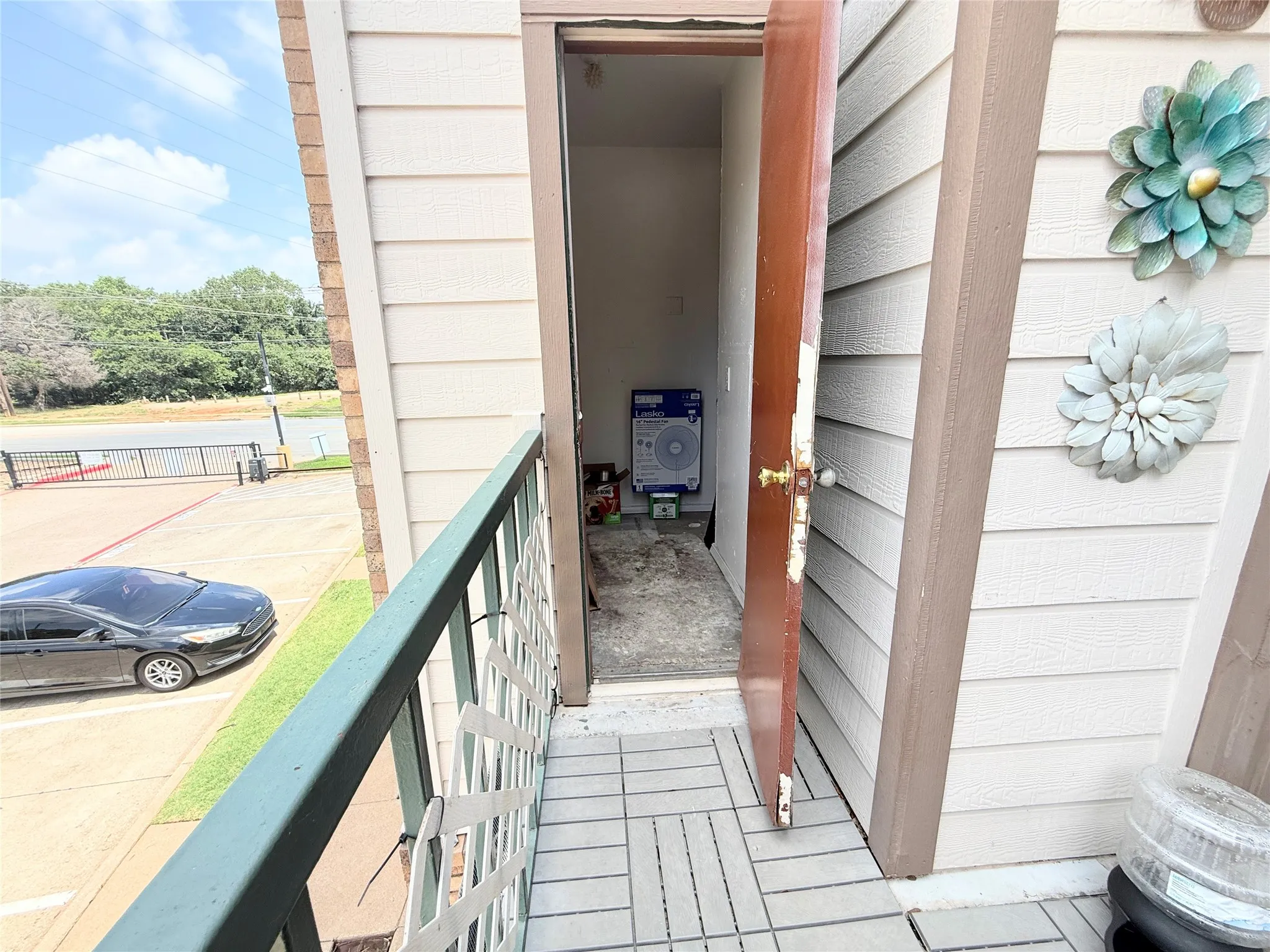 Condominium For Sale in Tarrant County , 2312 Balsam Drive A214, Arlington, Texas 76006, 2 Bedroom, 1 Bathroom, Garage spaces, 774 Sqft, built in 1980, mls#21292351, Real Estate Agent in Arlington, Homes For Sale in Tarrant county, Homes For Sale in Arlington, Realtor in Arlington Texas, Real Estate Brokerage Independent Realty Texas, Luminita Cordes Realtor