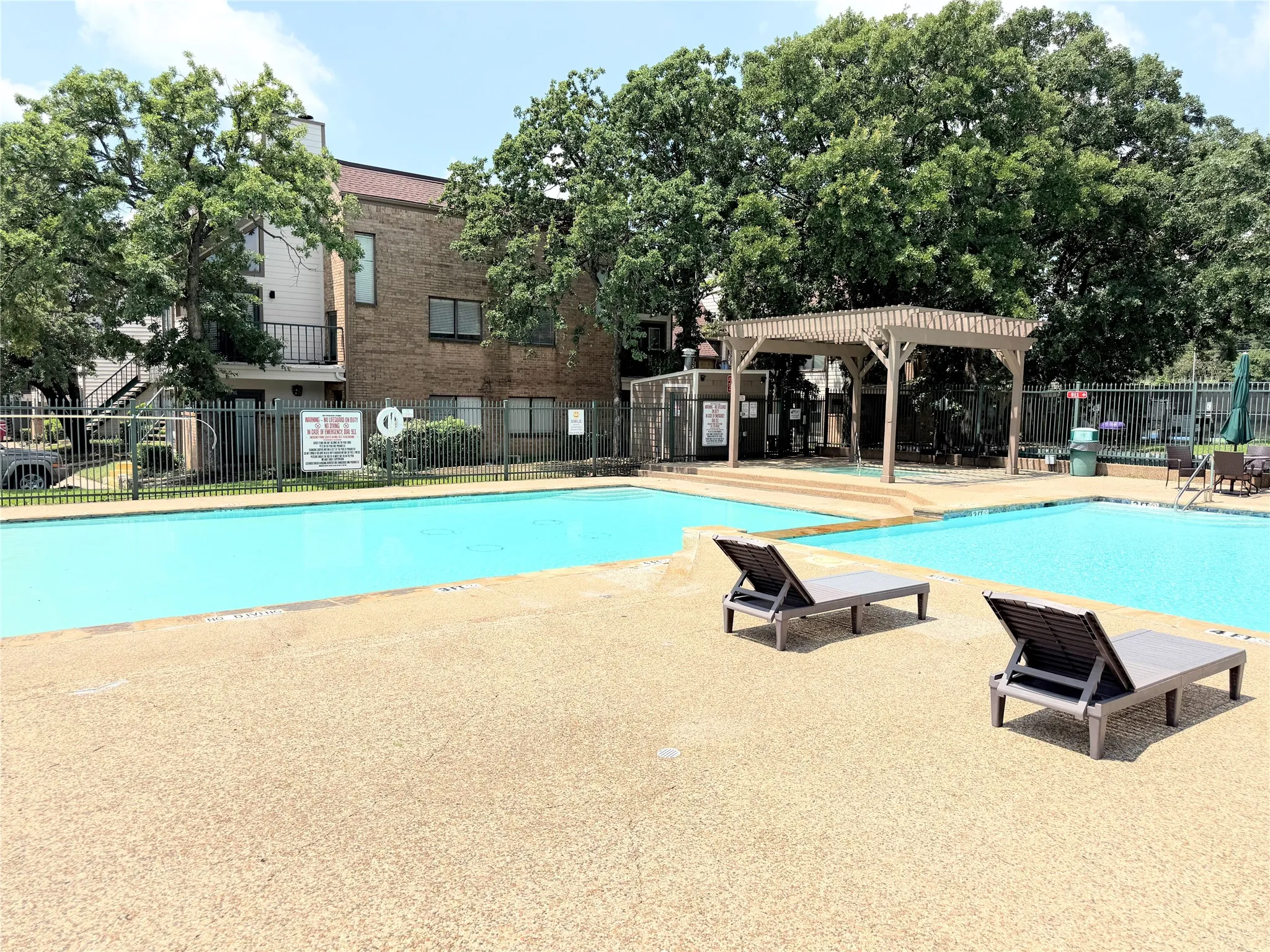 Condominium For Sale in Tarrant County , 2312 Balsam Drive A214, Arlington, Texas 76006, 2 Bedroom, 1 Bathroom, Garage spaces, 774 Sqft, built in 1980, mls#21292351, Real Estate Agent in Arlington, Homes For Sale in Tarrant county, Homes For Sale in Arlington, Realtor in Arlington Texas, Real Estate Brokerage Independent Realty Texas, Luminita Cordes Realtor